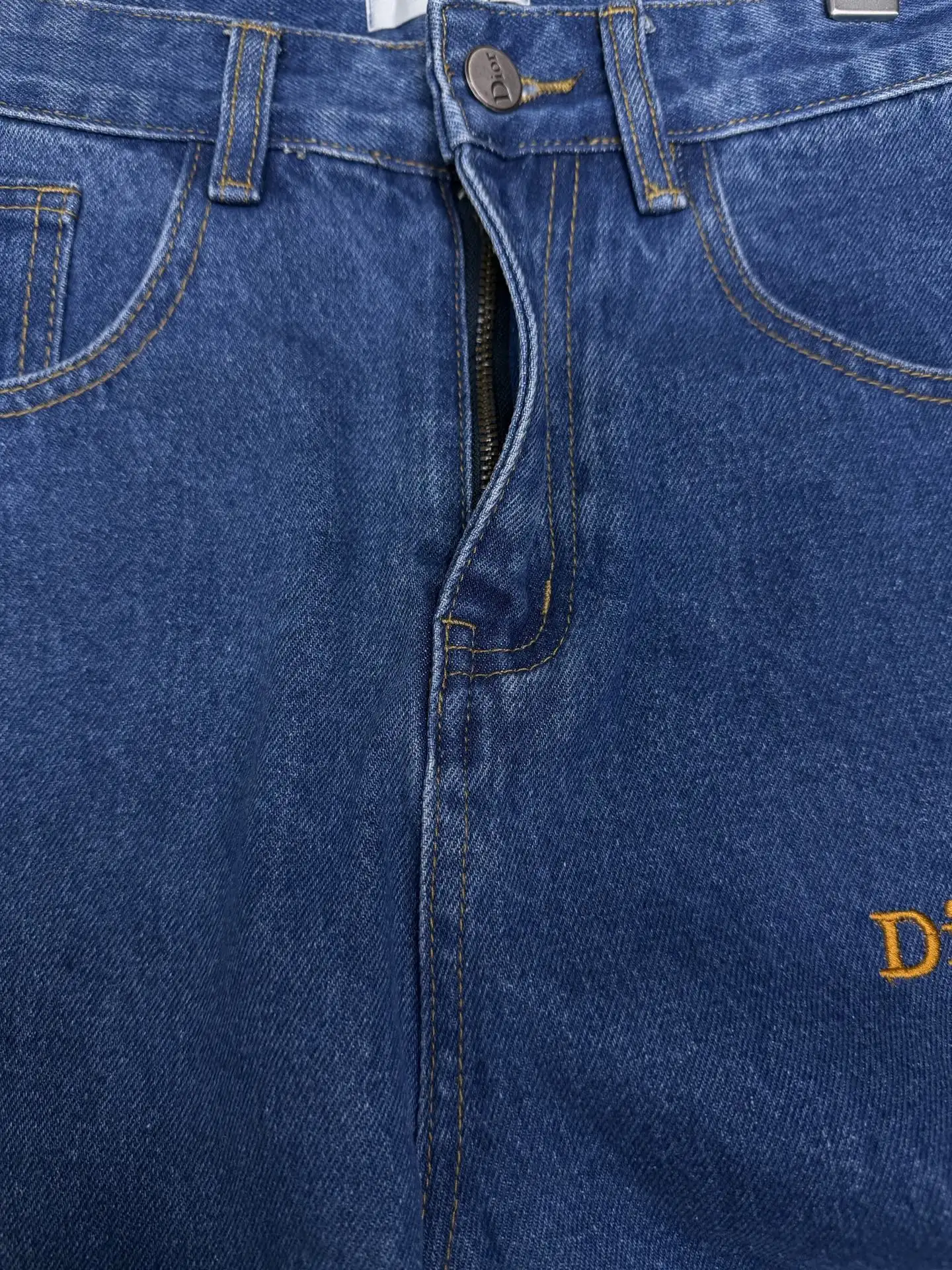 Bee Embroidery Straight-Leg Relaxed Jeans D18023164 — view 6