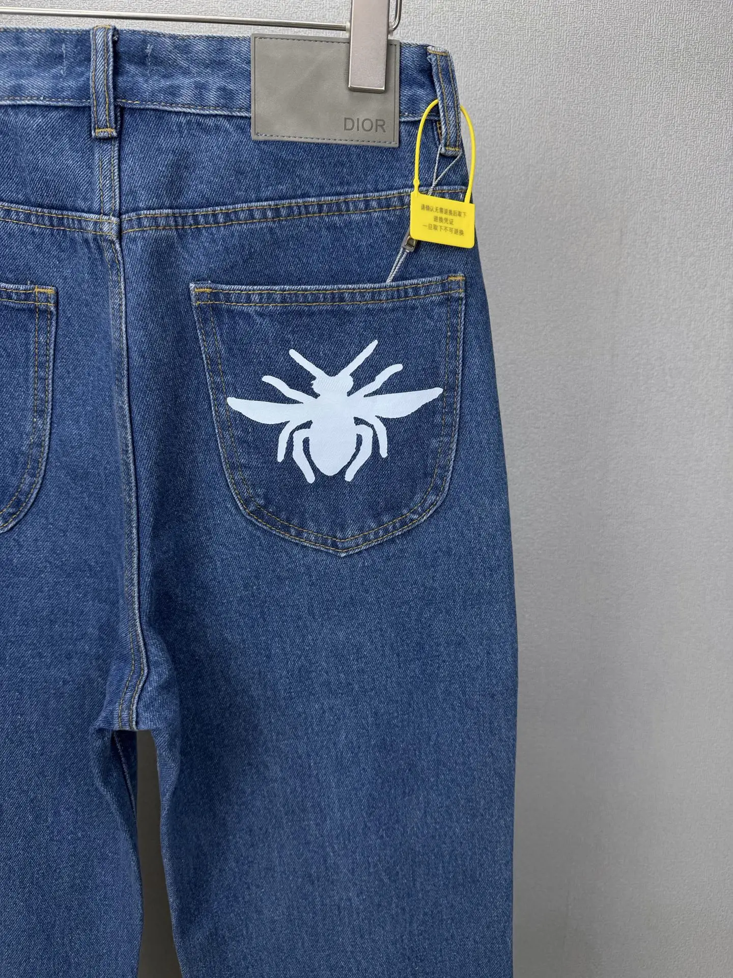 Bee Embroidery Straight-Leg Relaxed Jeans D18023164 — view 7