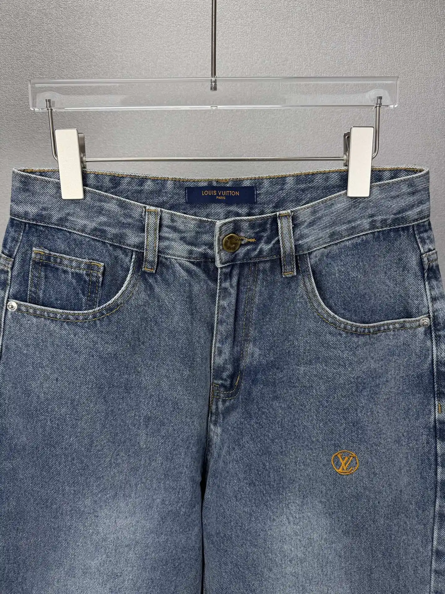 Logo Embroidered Relaxed-Fit Washed Jeans D18023170 — view 3