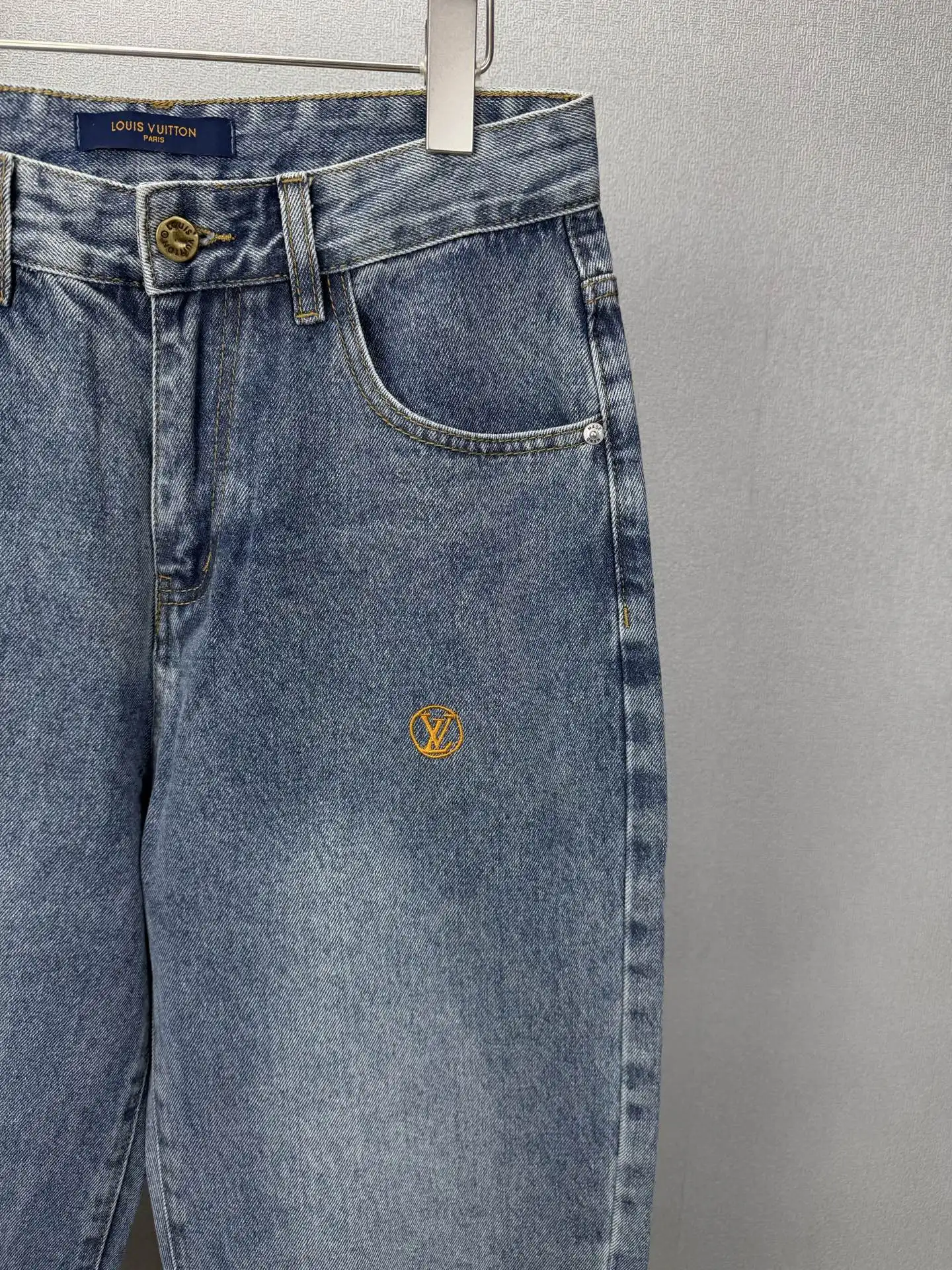 Logo Embroidered Relaxed-Fit Washed Jeans D18023170 — view 4