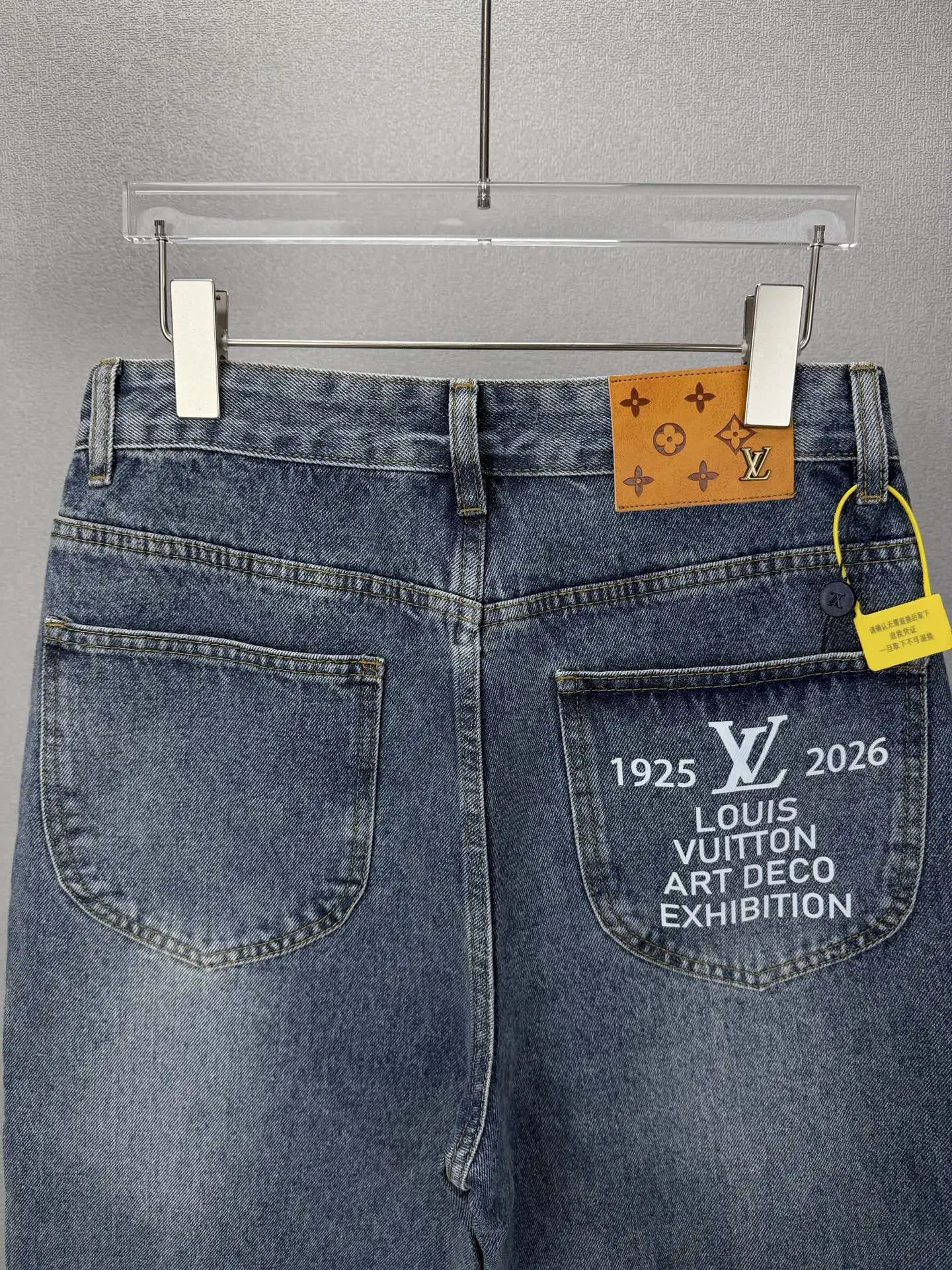 Logo Embroidered Relaxed-Fit Washed Jeans D18023170 — view 9