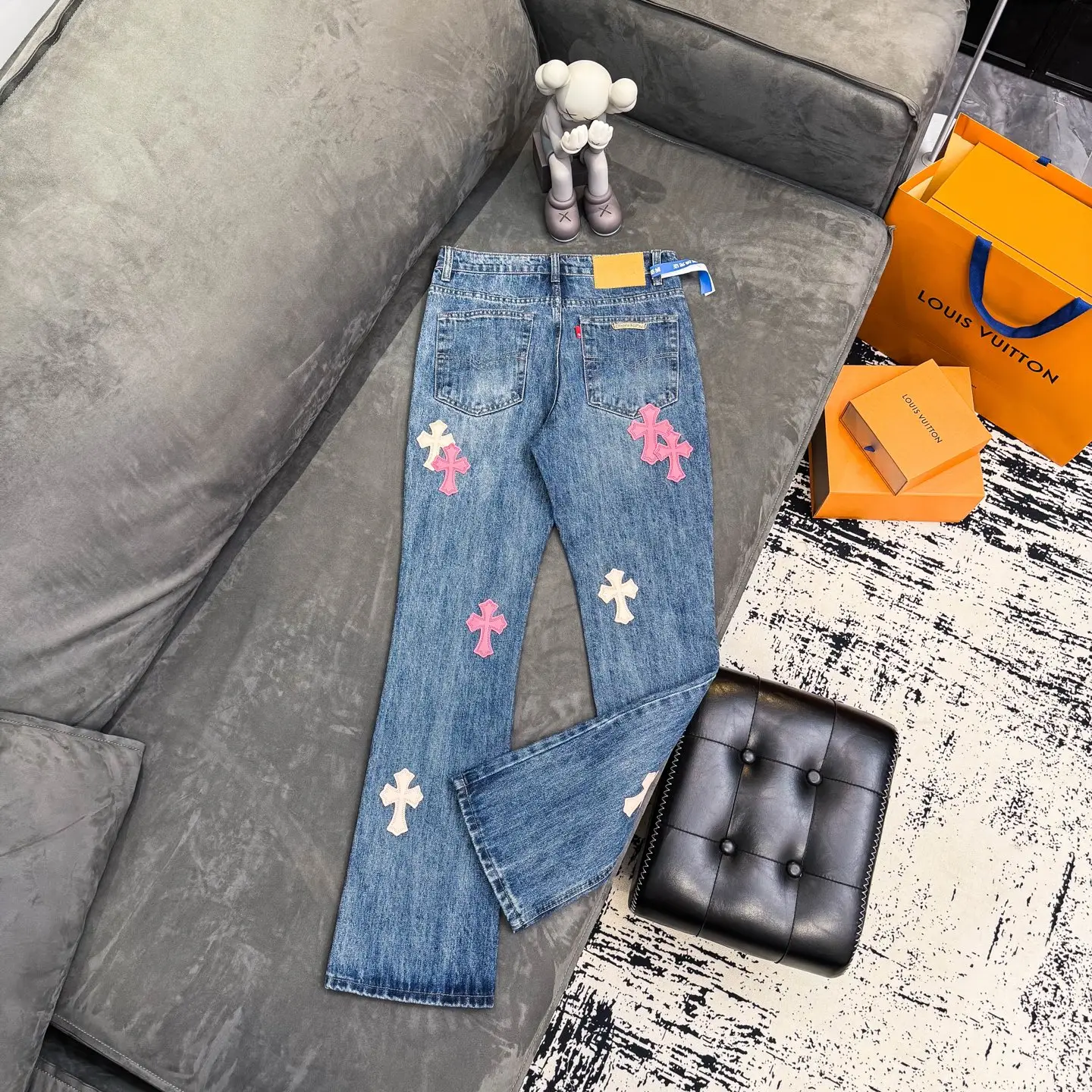 Cross Patch Flared Straight-Leg Jeans D18023093 — view 2