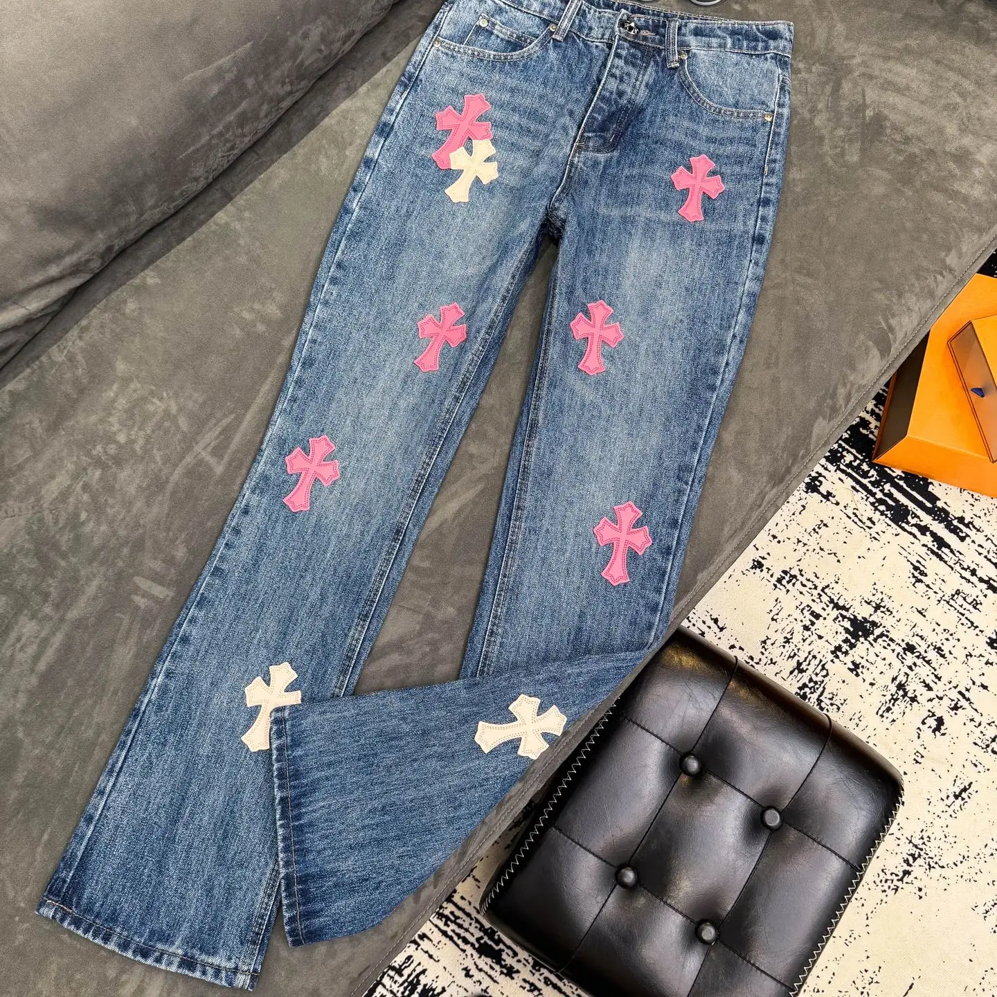 Cross Patch Flared Straight-Leg Jeans D18023093 — view 3
