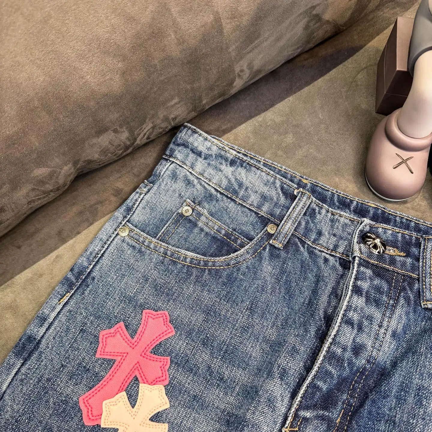 Cross Patch Flared Straight-Leg Jeans D18023093 — view 5