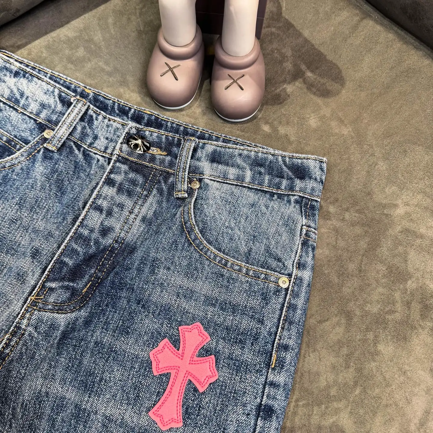 Cross Patch Flared Straight-Leg Jeans D18023093 — view 6