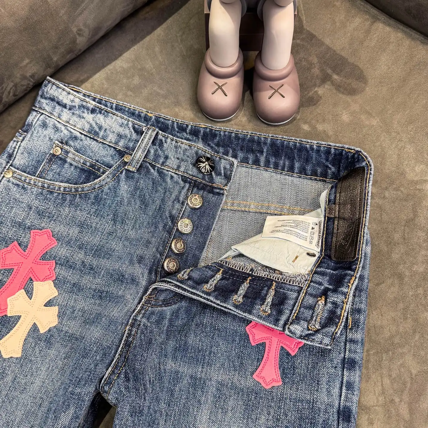 Cross Patch Flared Straight-Leg Jeans D18023093 — view 7