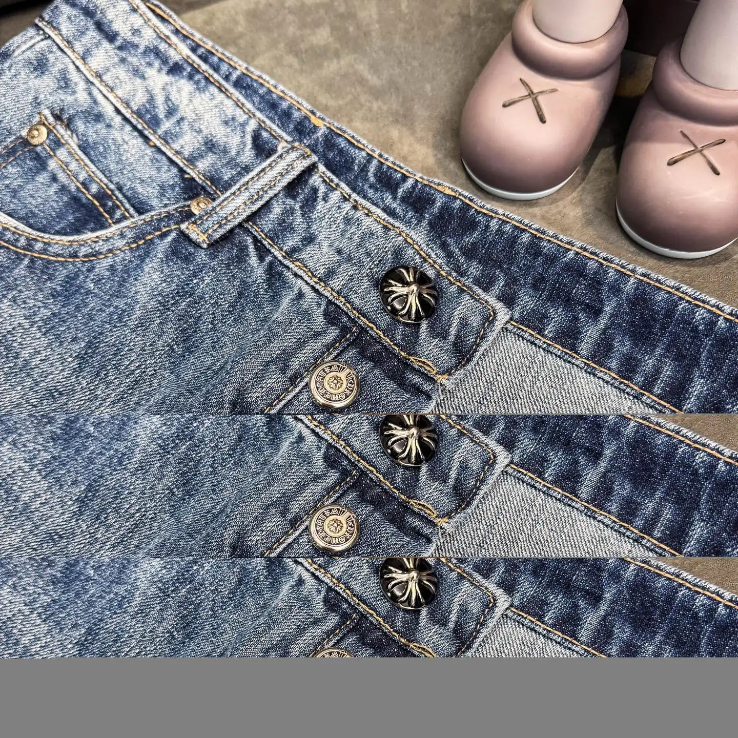 Cross Patch Flared Straight-Leg Jeans D18023093 — view 8