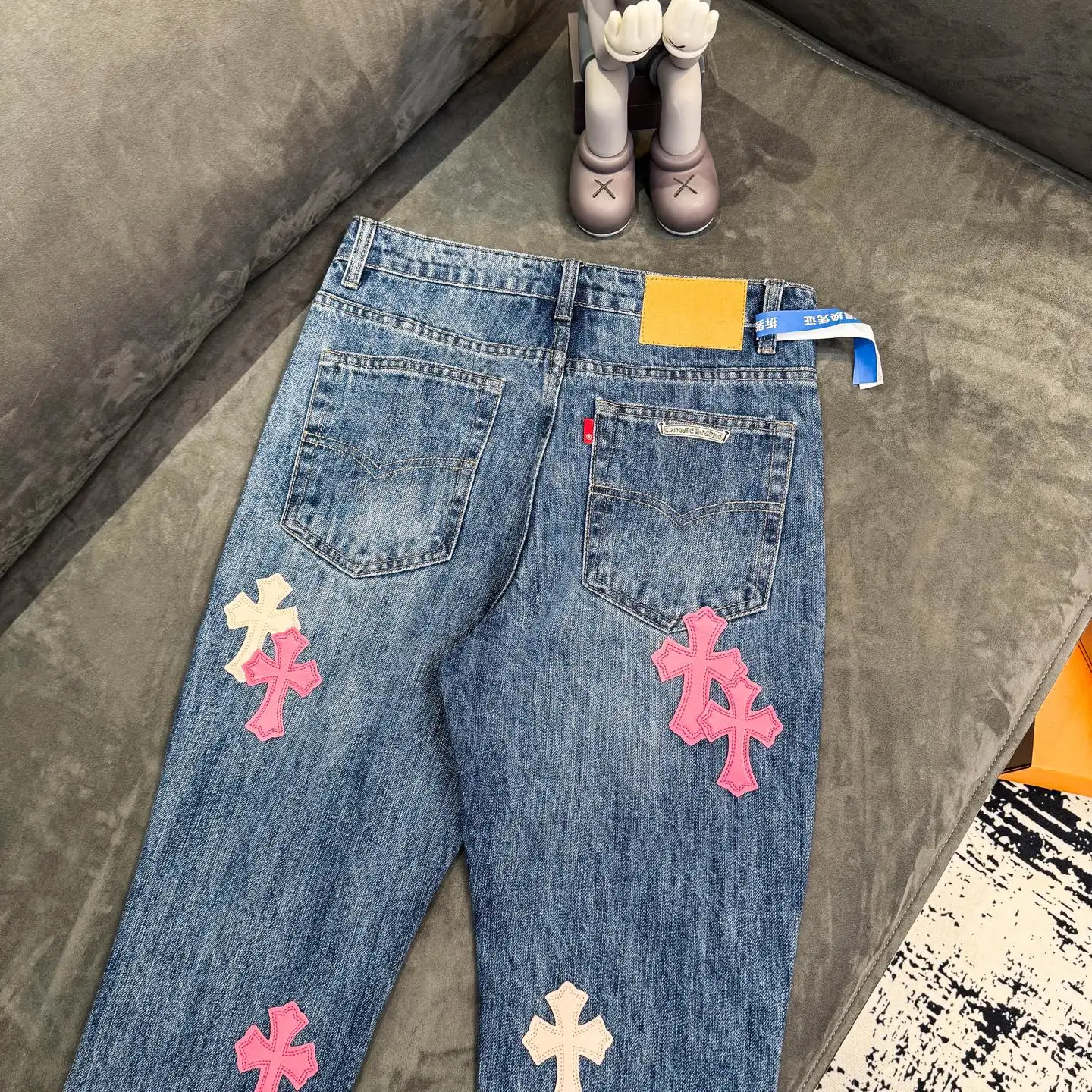 Cross Patch Flared Straight-Leg Jeans D18023093 — view 11