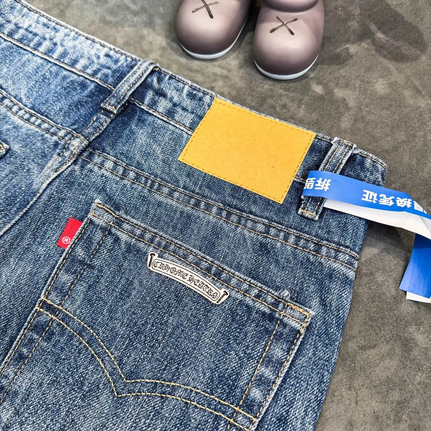 Cross Patch Flared Straight-Leg Jeans D18023093 — view 12
