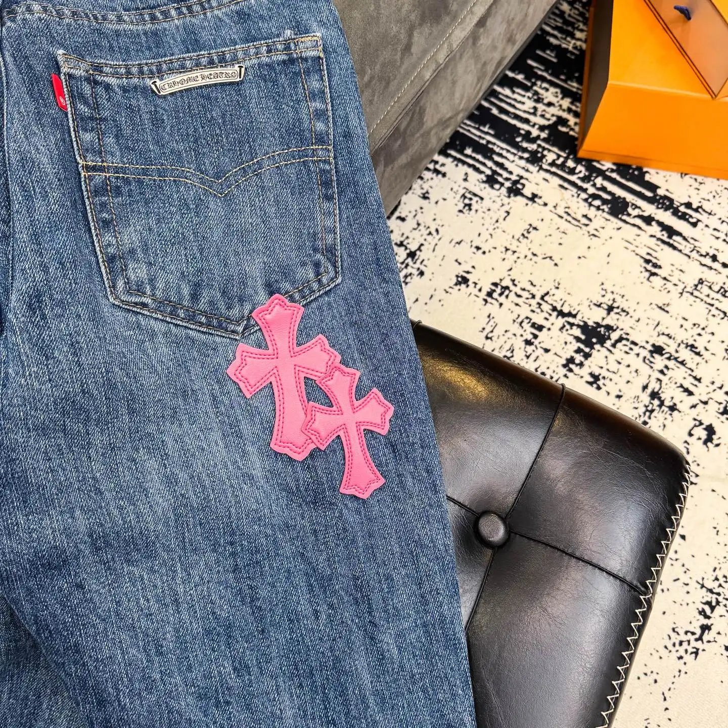 Cross Patch Flared Straight-Leg Jeans D18023093 — view 13