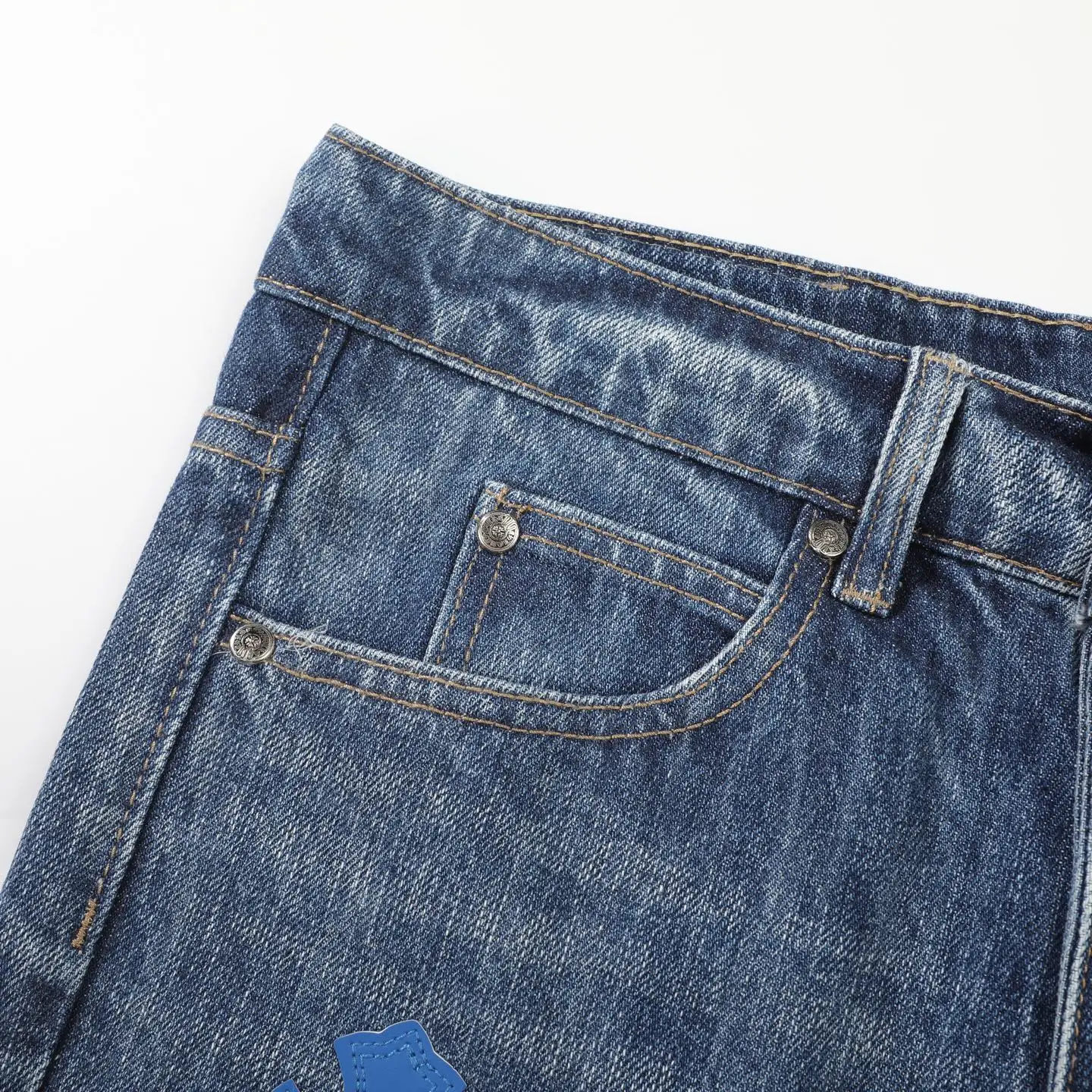 Cross Patch Straight-Leg Jeans D18023090 — view 5