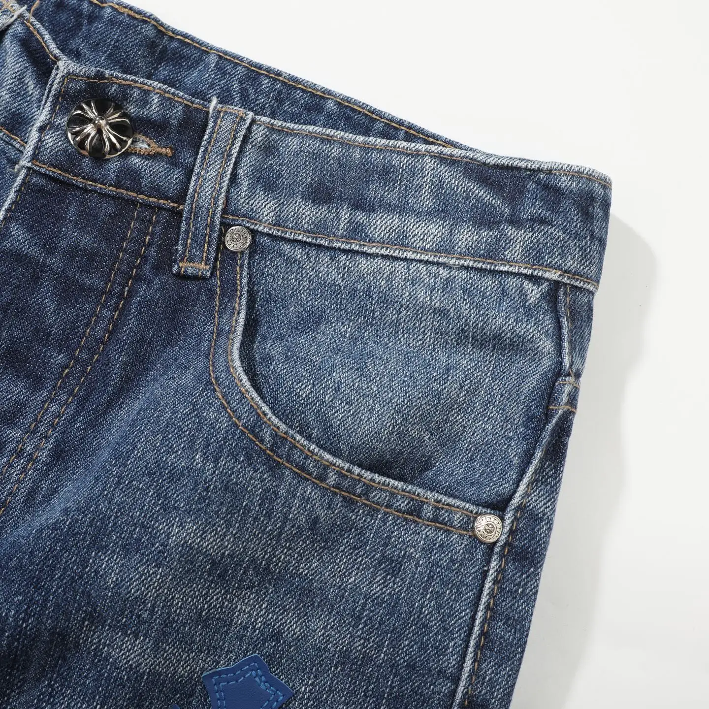 Cross Patch Straight-Leg Jeans D18023090 — view 6