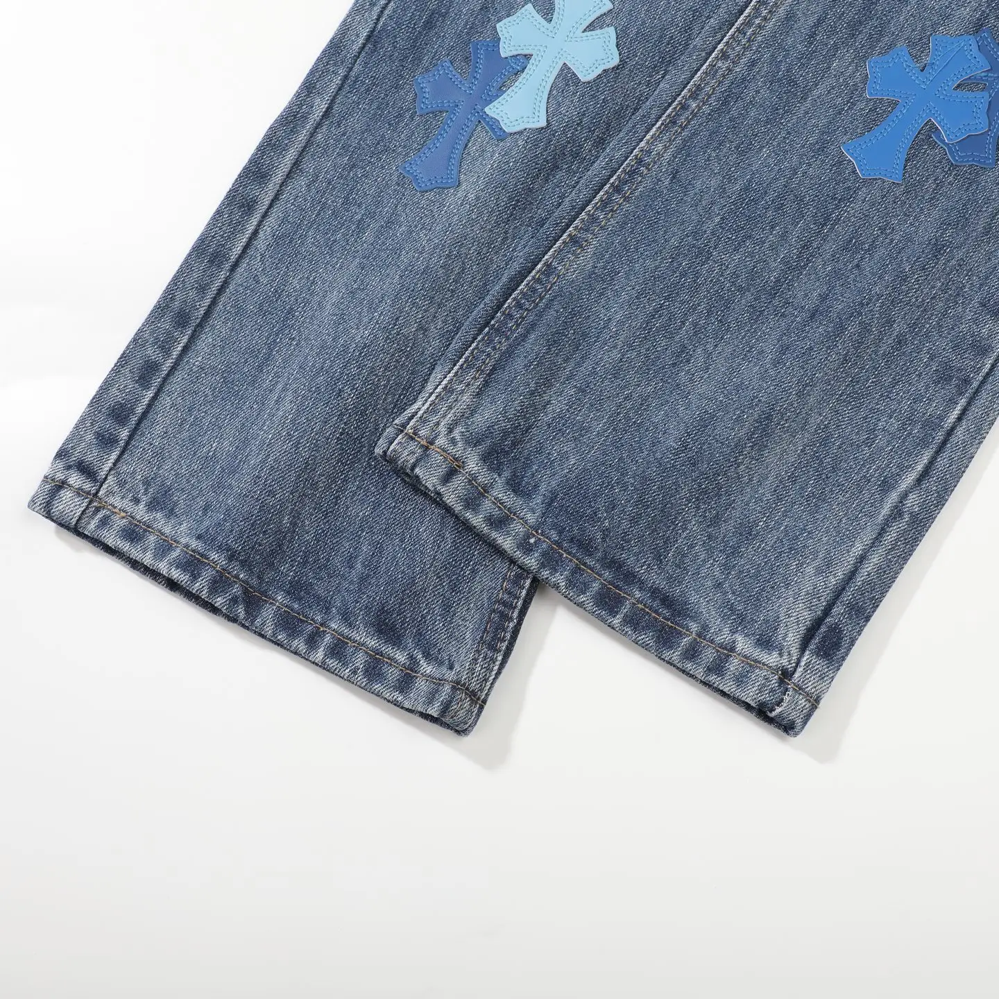 Cross Patch Straight-Leg Jeans D18023090 — view 10