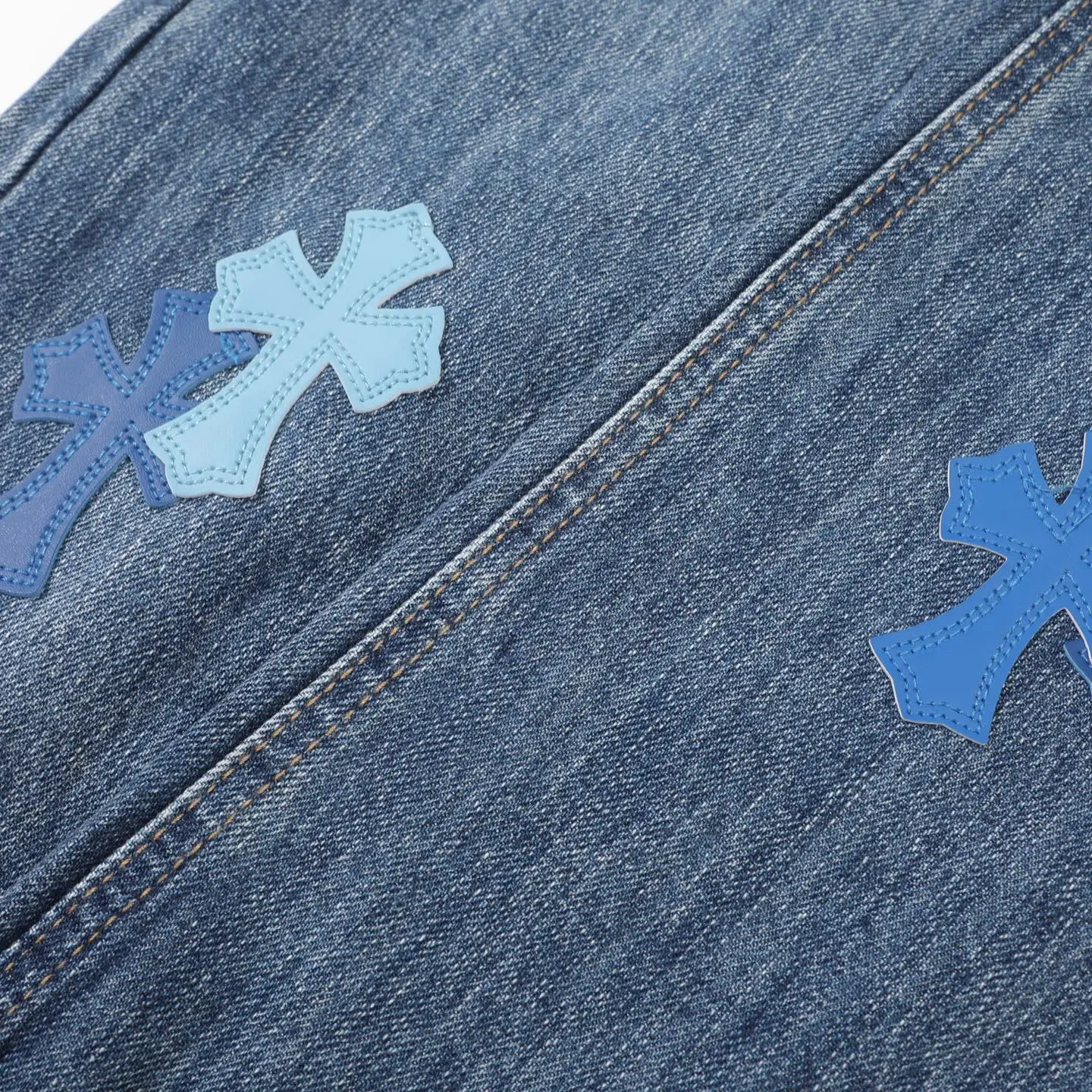 Cross Patch Straight-Leg Jeans D18023090 — view 11