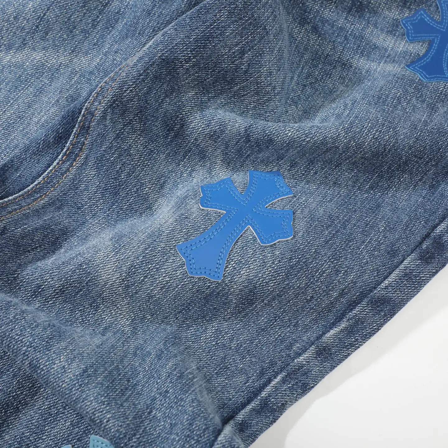 Cross Patch Straight-Leg Jeans D18023090 — view 12