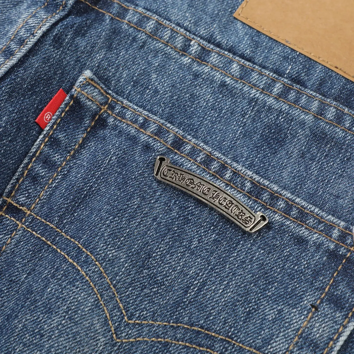 Cross Patch Straight-Leg Jeans D18023090 — view 15