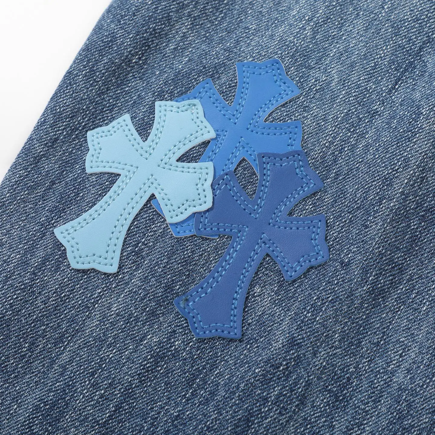 Cross Patch Straight-Leg Jeans D18023090 — view 16