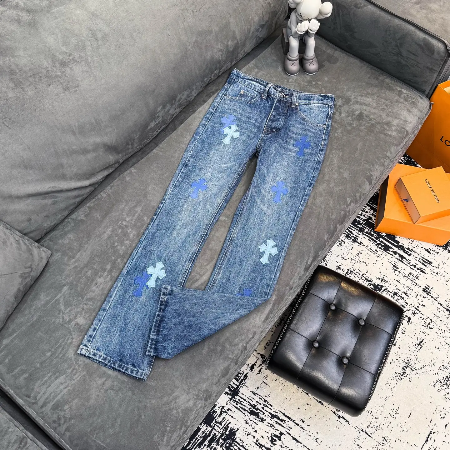 Cross Patch Flare-Leg Jeans D18023091 — view 3