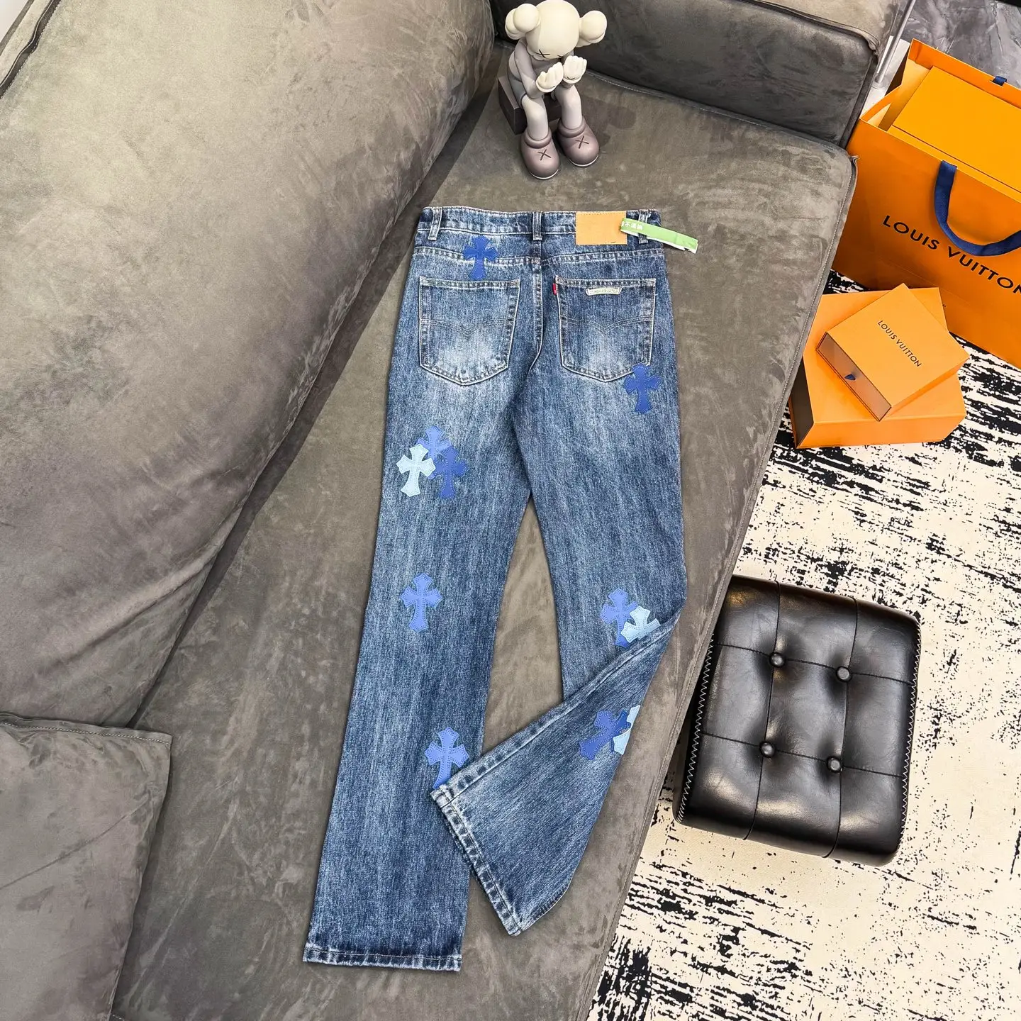 Cross Patch Flare-Leg Jeans D18023091 — view 4