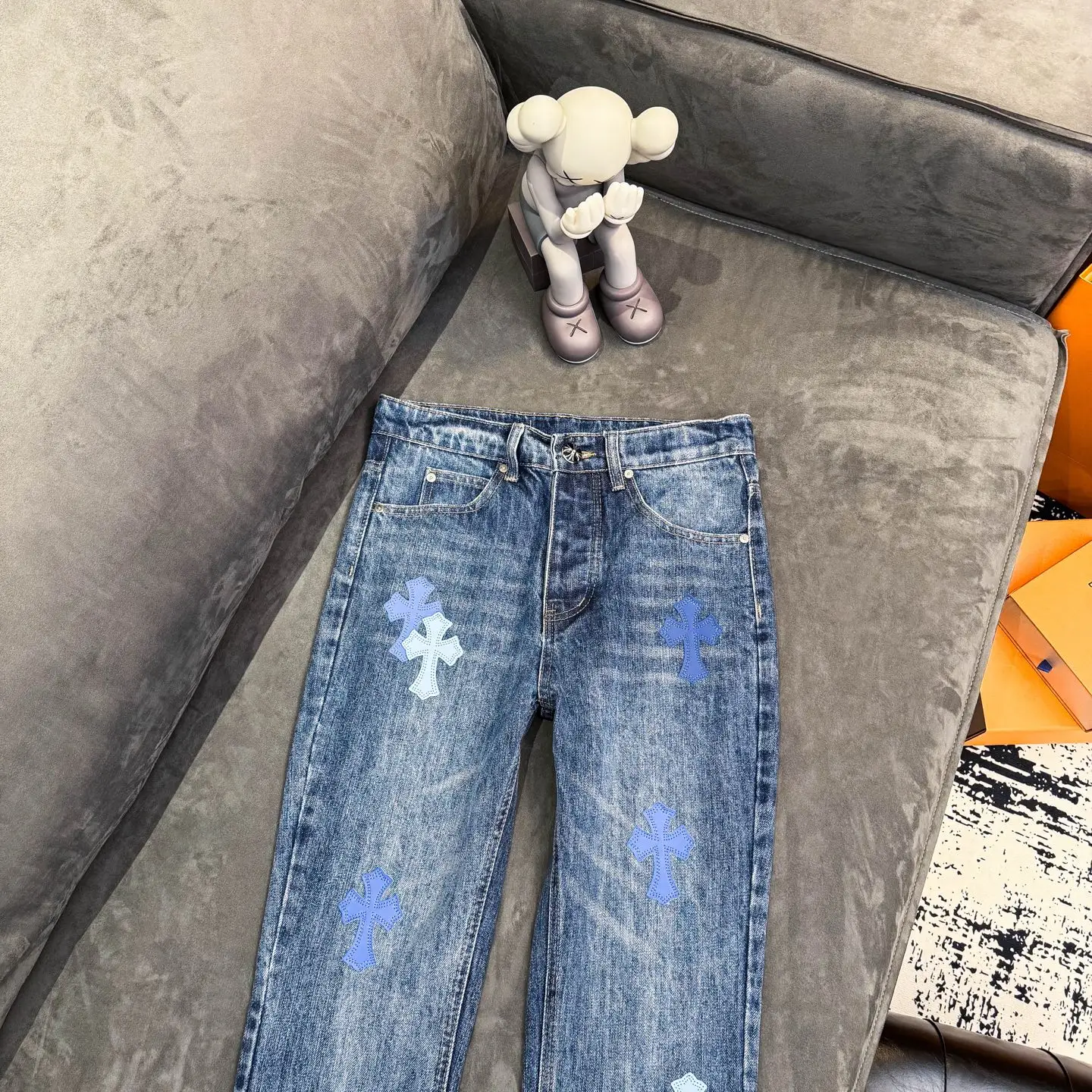 Cross Patch Flare-Leg Jeans D18023091 — view 6