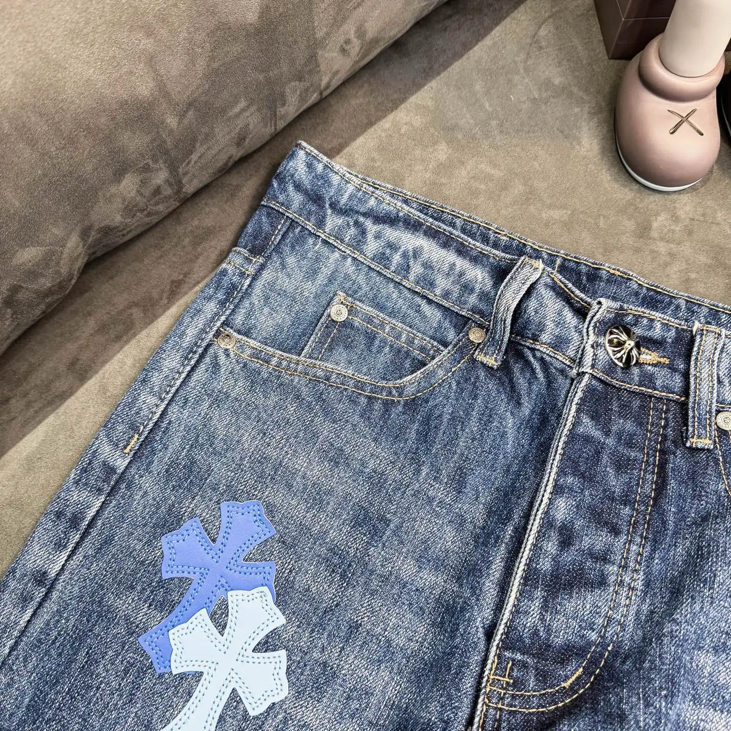 Cross Patch Flare-Leg Jeans D18023091 — view 8