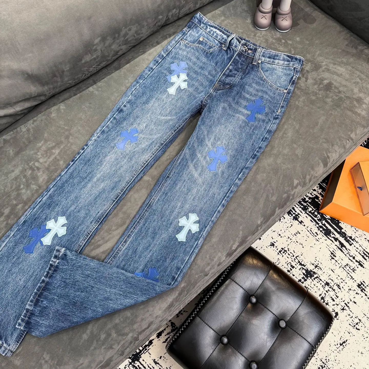 Cross Patch Flare-Leg Jeans D18023091 — view 9