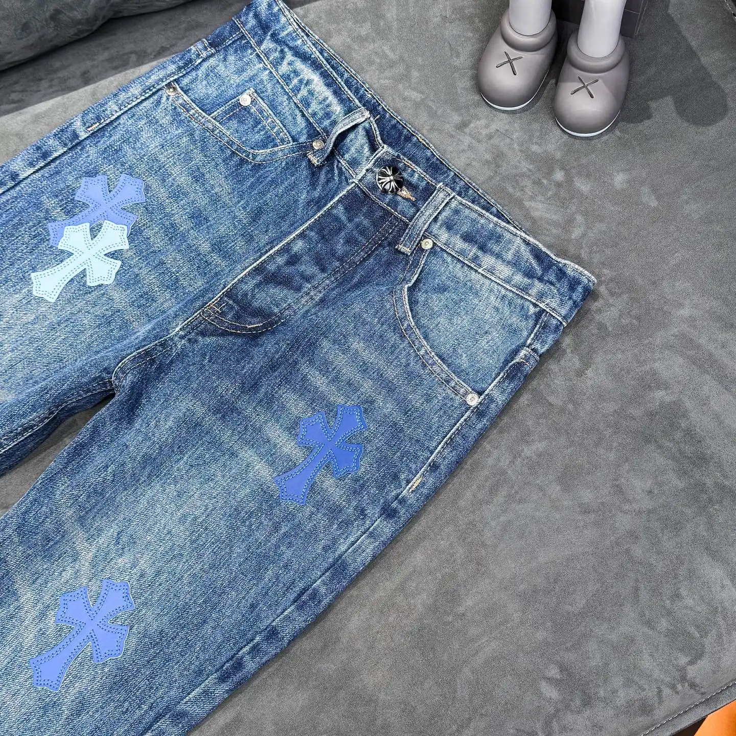 Cross Patch Flare-Leg Jeans D18023091 — view 10