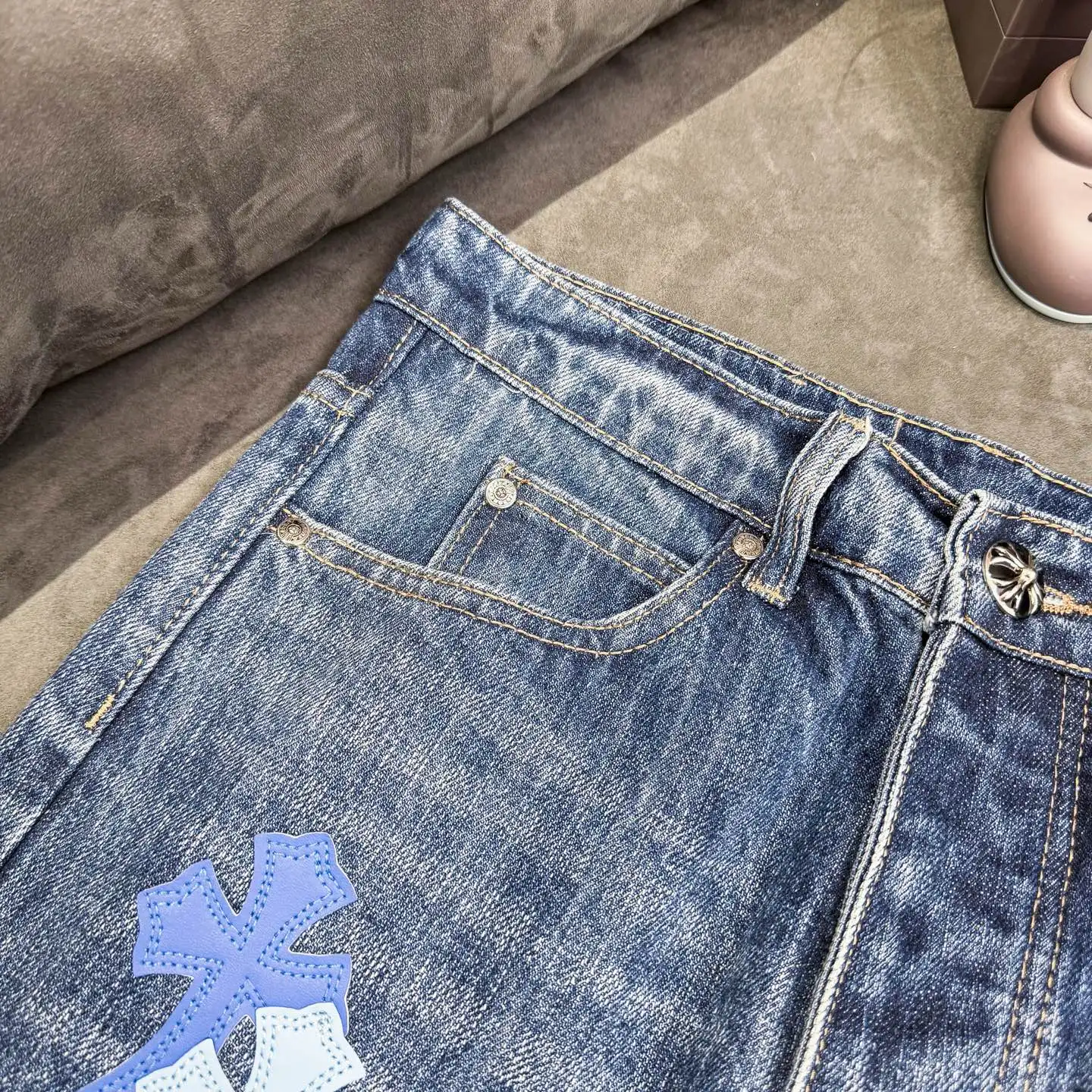 Cross Patch Flare-Leg Jeans D18023091 — view 11