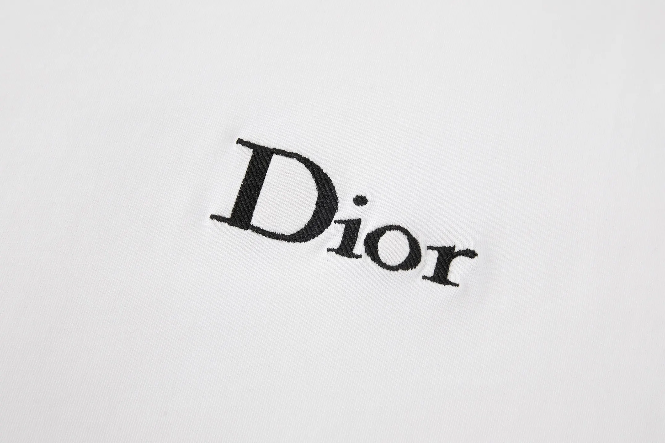 Logo Embroidery Long-Sleeve T-Shirt D18021151 — view 3