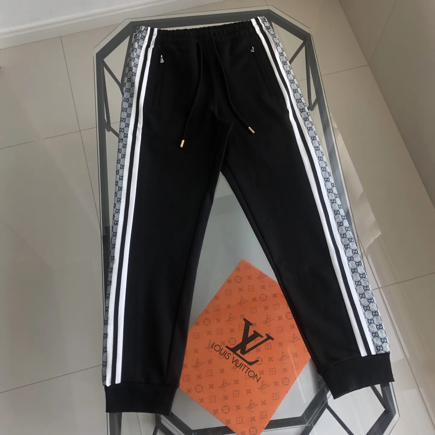 Webbing-Trimmed Logo Tapered Sweatpants D18021384