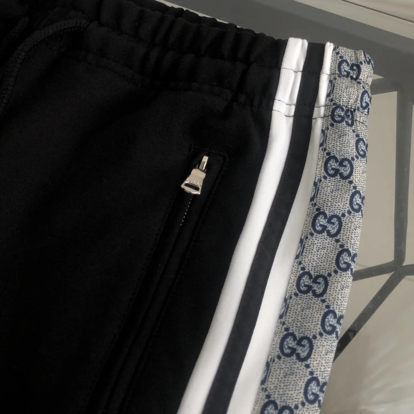 Webbing-Trimmed Logo Tapered Sweatpants D18021384 — view 4