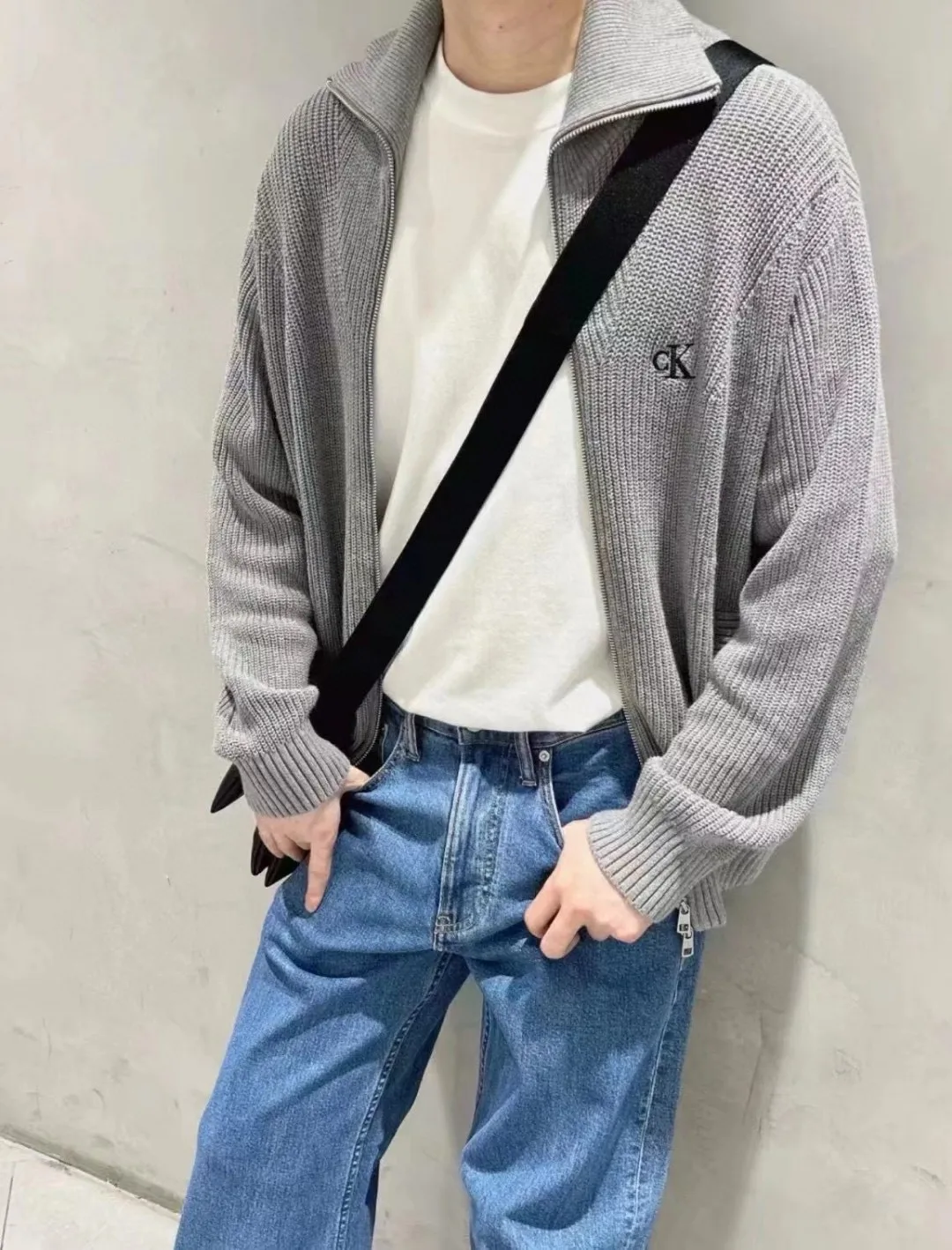 Logo-Embroidered Zip-Up Knit Cardigan D18023085 — view 3