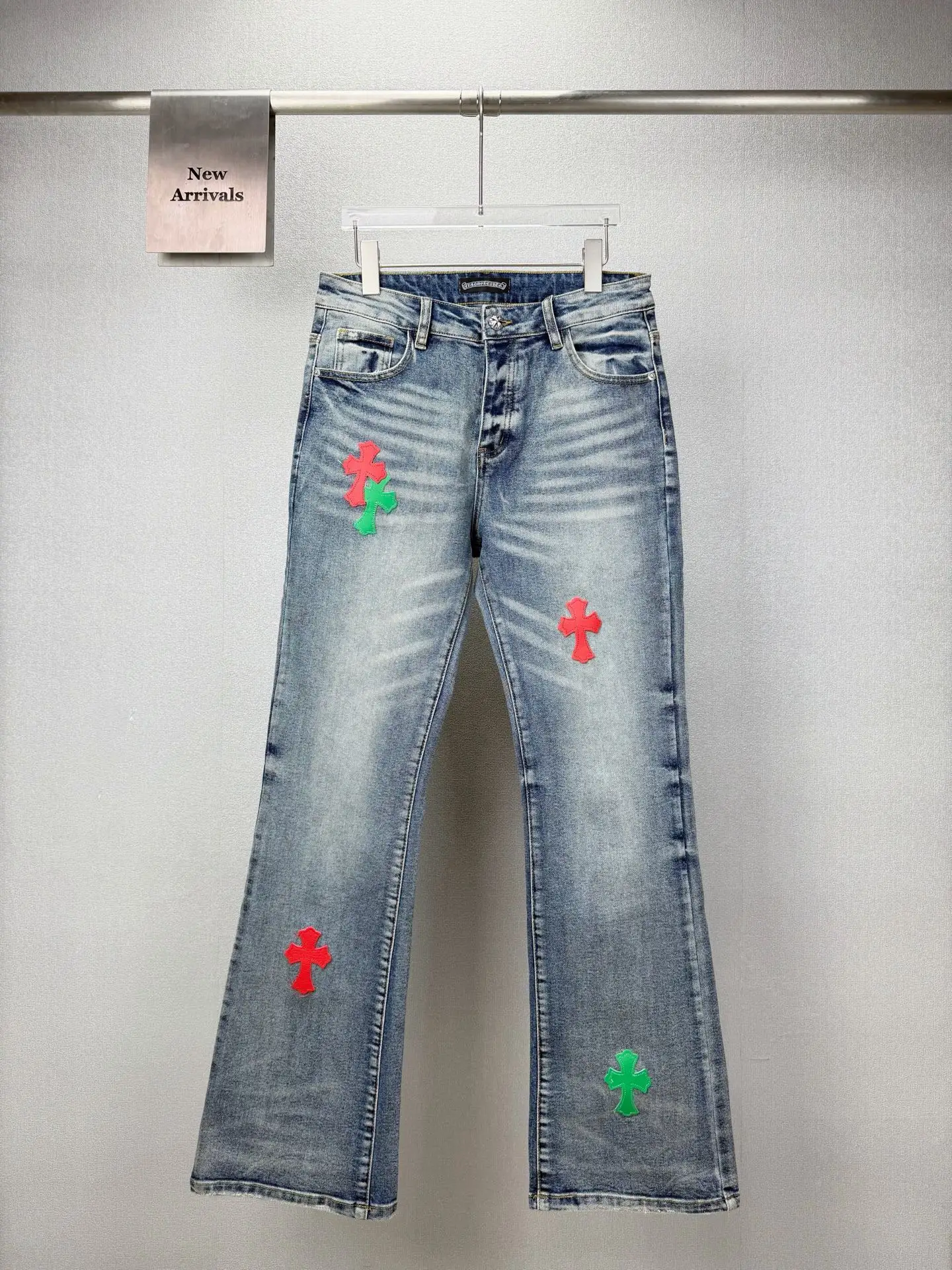 Cross Patch Flared Distressed Jeans D18523166