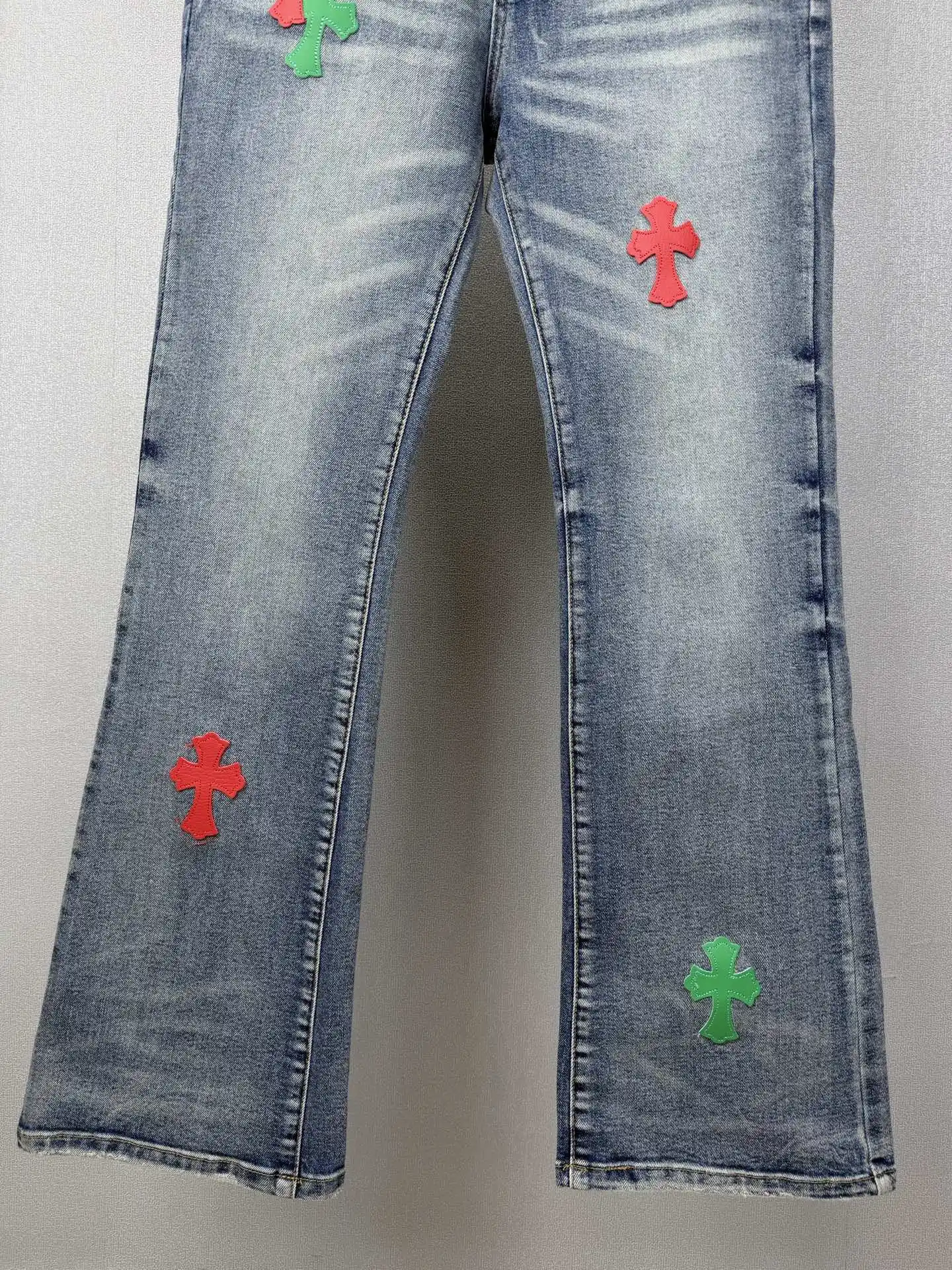 Cross Patch Flared Distressed Jeans D18523166 — view 7