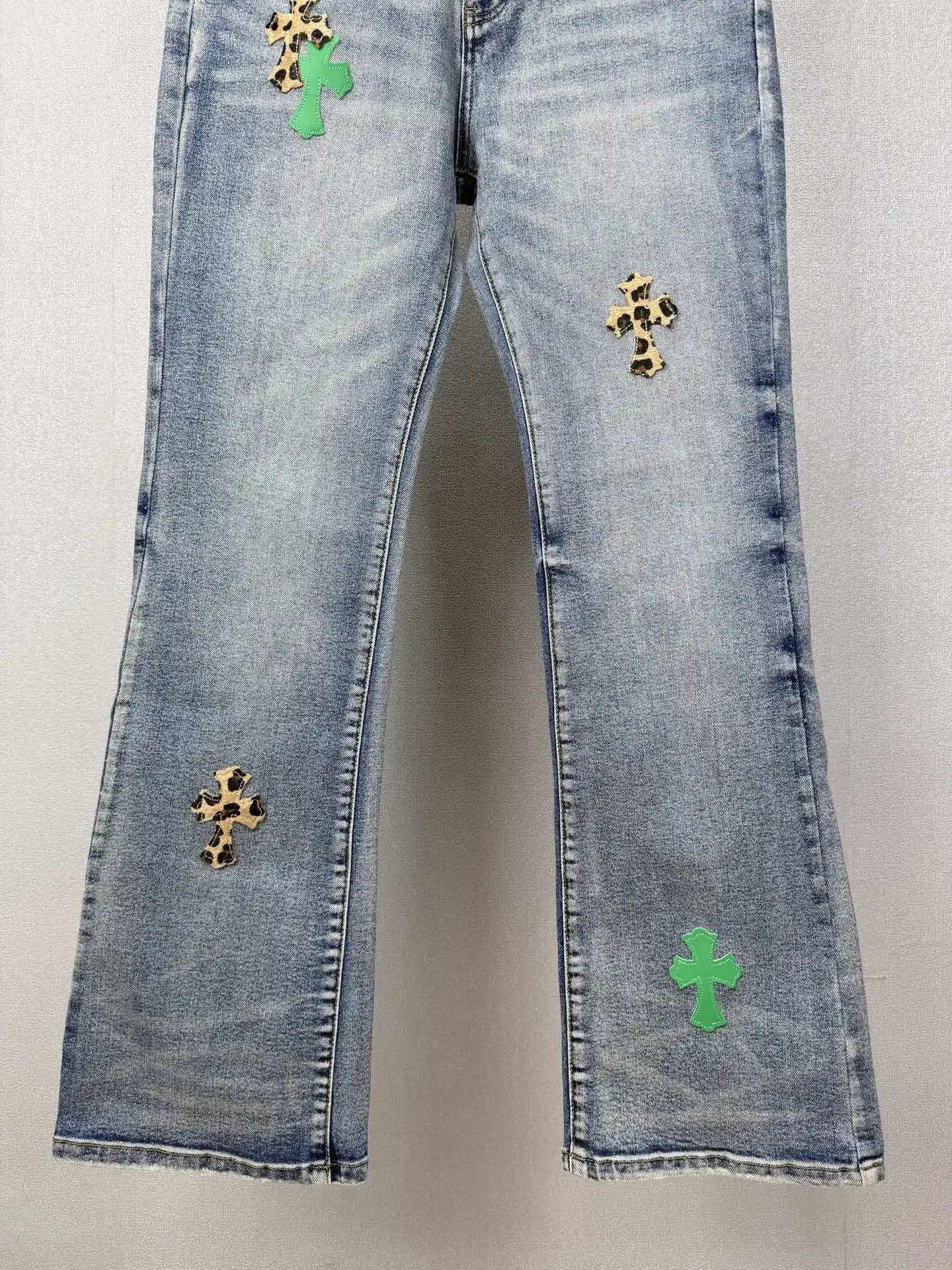 Cross Patch Leopard Print Flared Jeans D18523165 — view 7