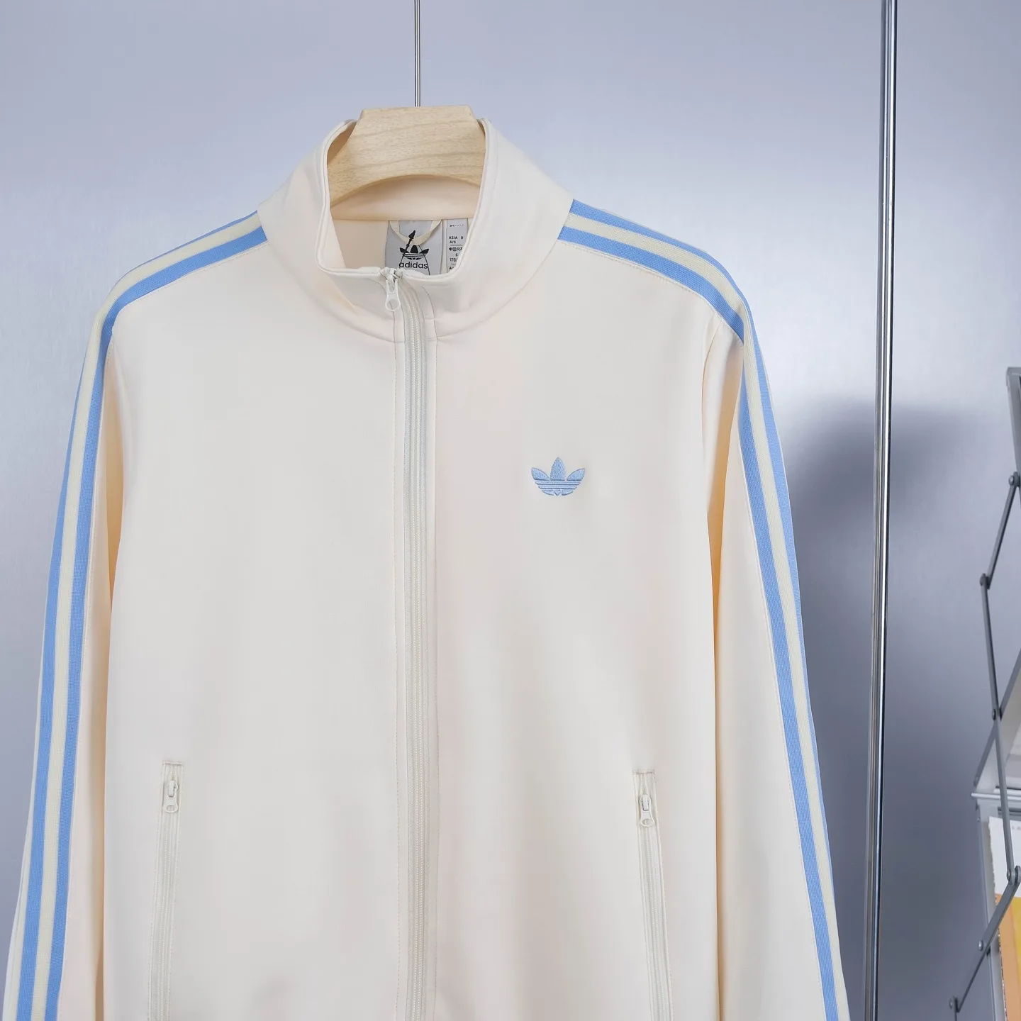 Adicolor Firebird Track Jacket D18523046 — view 3