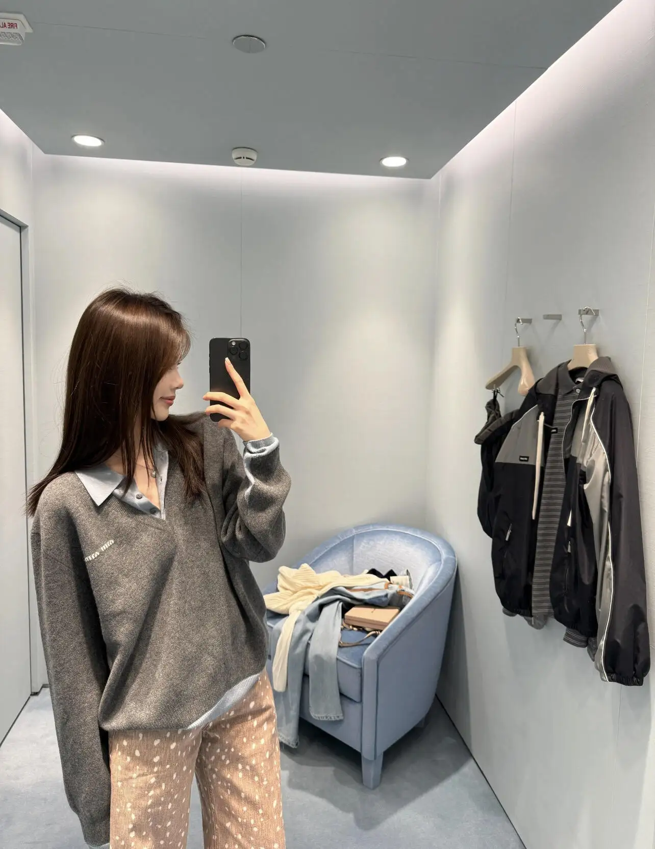 Layered-Effect Wool-Blend V-Neck Sweater D18523076 — view 19