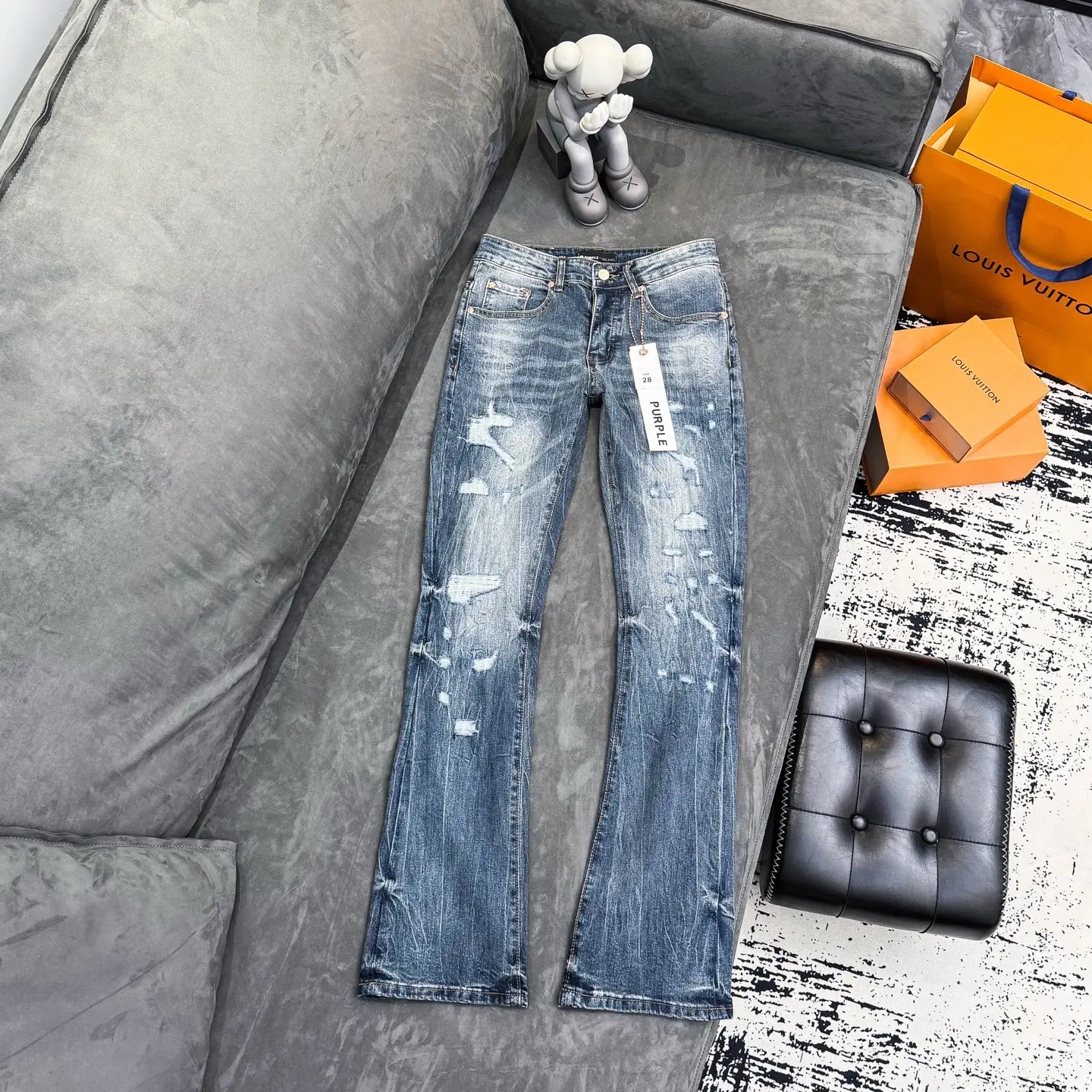 Distressed Embroidered Patch Flare Jeans D18523112