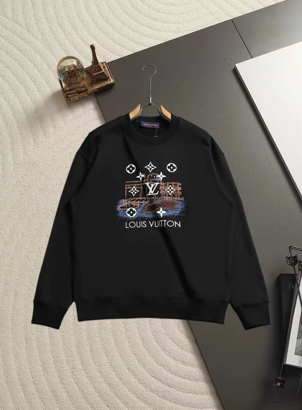 Embroidered Logo Crew-Neck Sweatshirt D19021505