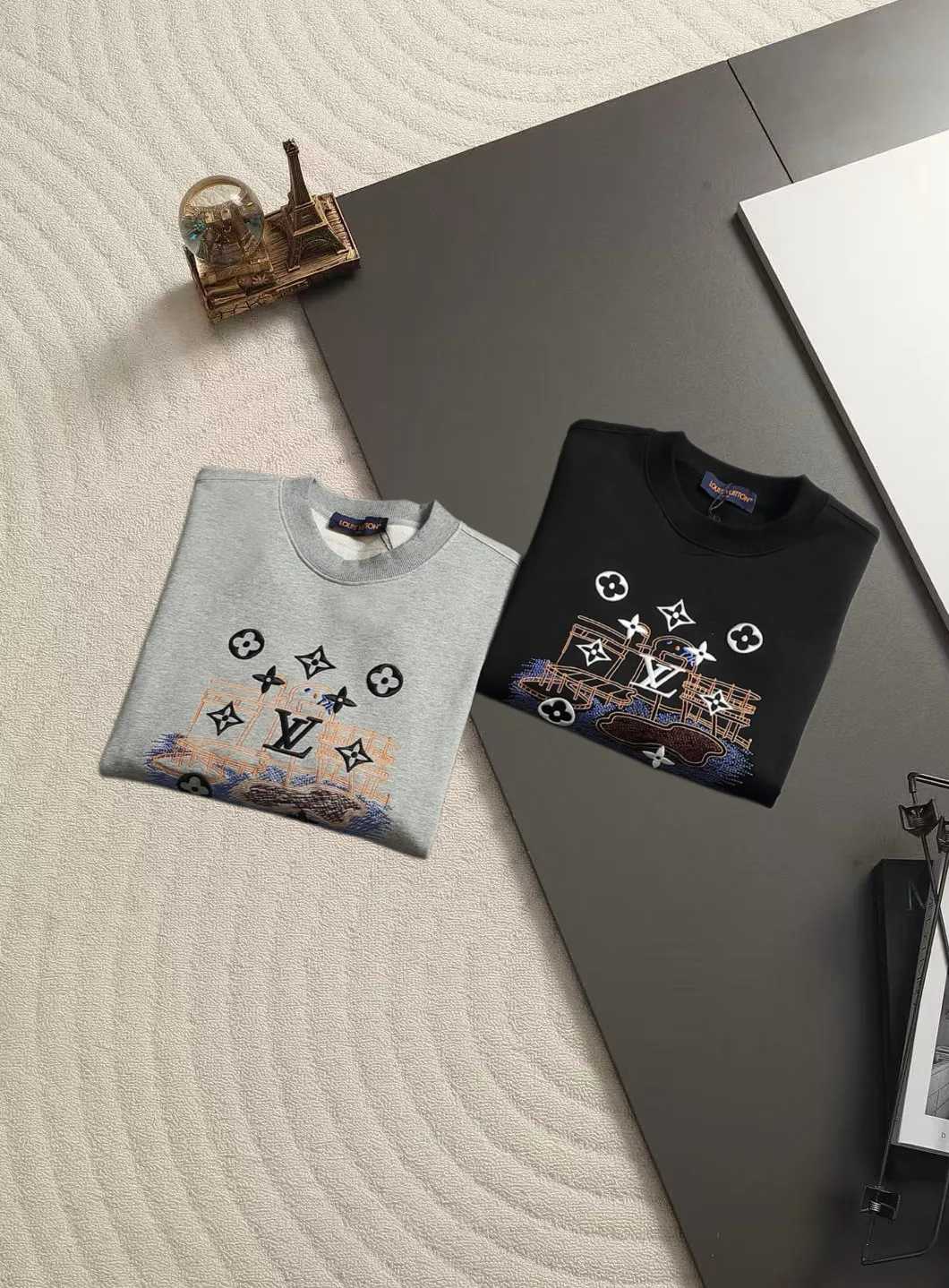 Embroidered Logo Crew-Neck Sweatshirt D19021505 — view 2