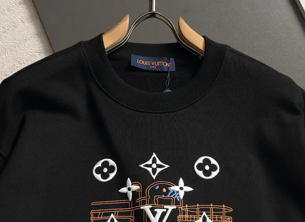Embroidered Logo Crew-Neck Sweatshirt D19021505 — view 3