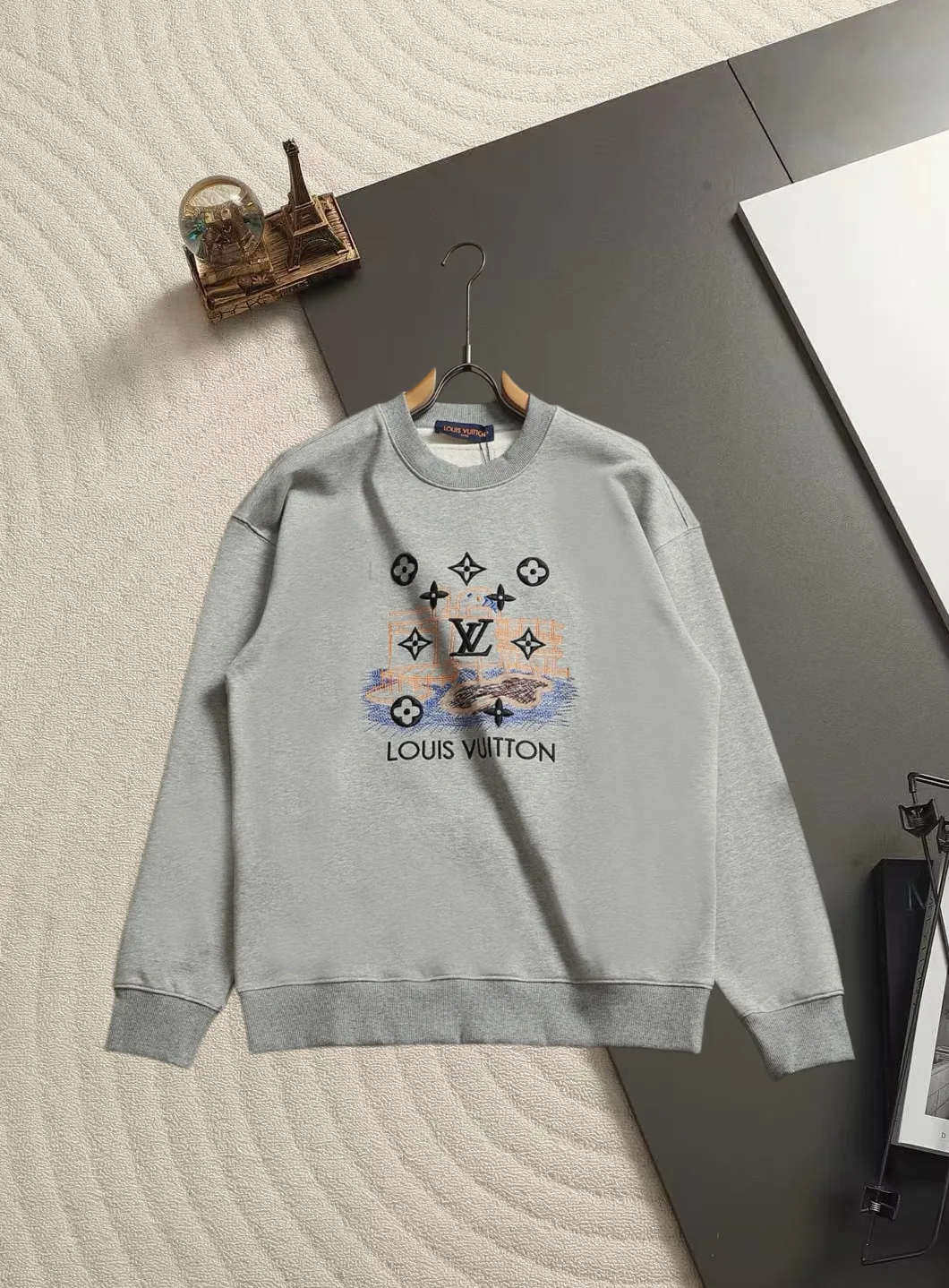 Embroidered Logo Crew-Neck Sweatshirt D19021504