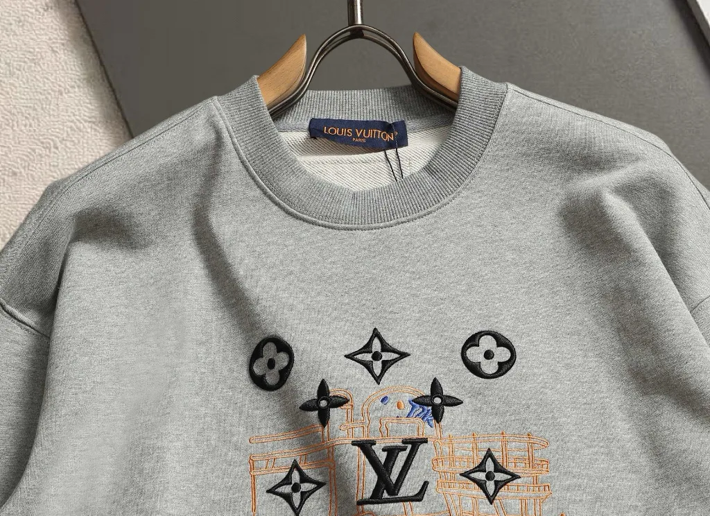 Embroidered Logo Crew-Neck Sweatshirt D19021504 — view 3