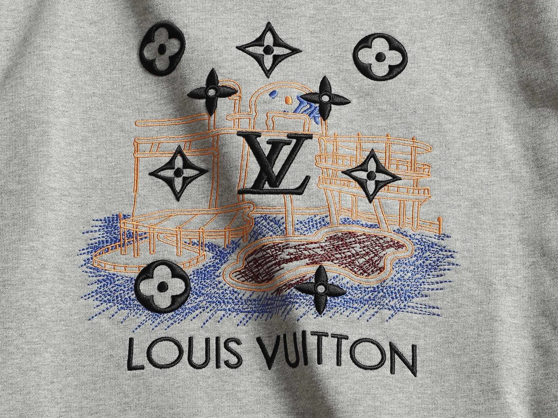 Embroidered Logo Crew-Neck Sweatshirt D19021504 — view 4