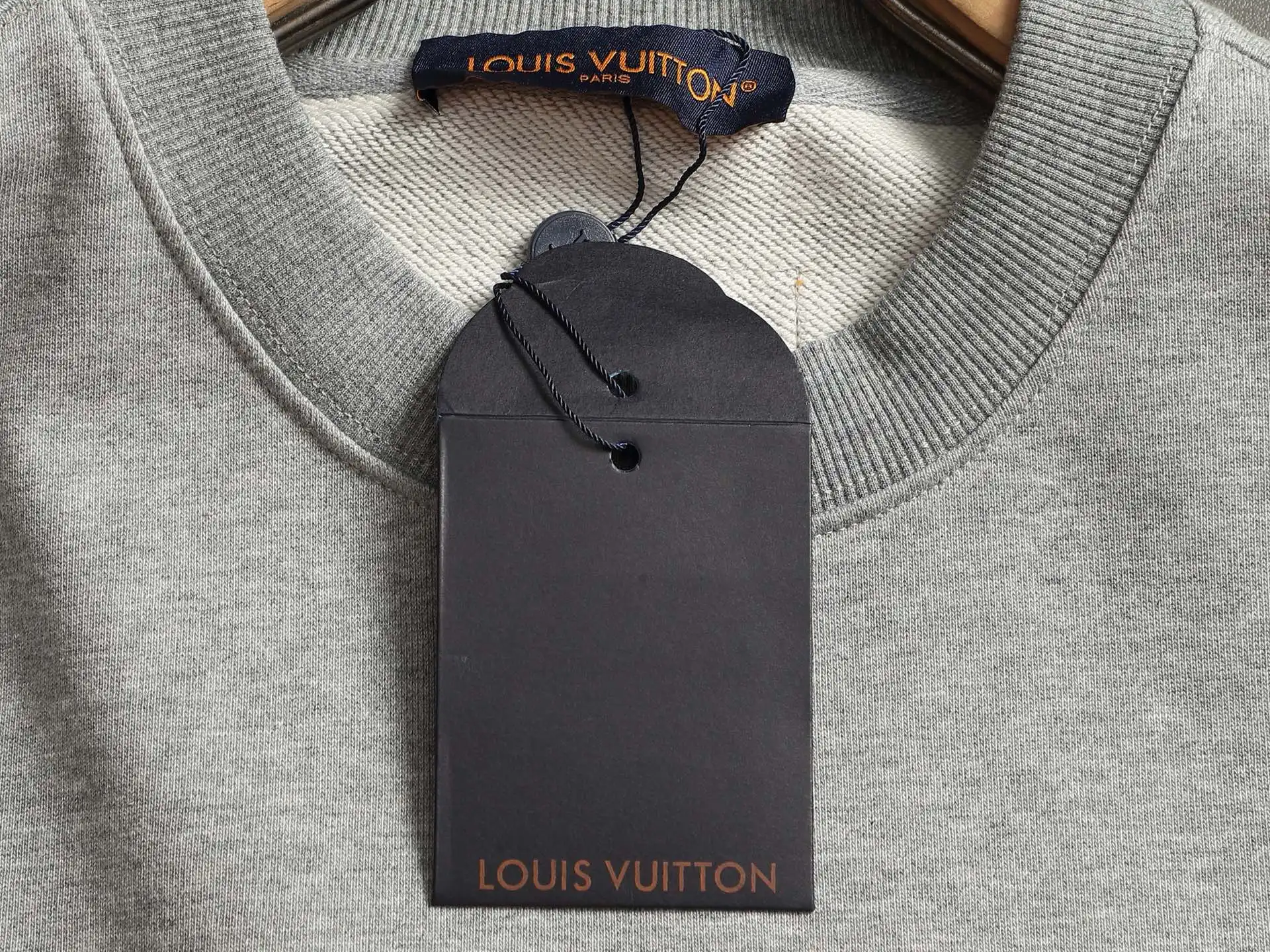 Embroidered Logo Crew-Neck Sweatshirt D19021504 — view 5