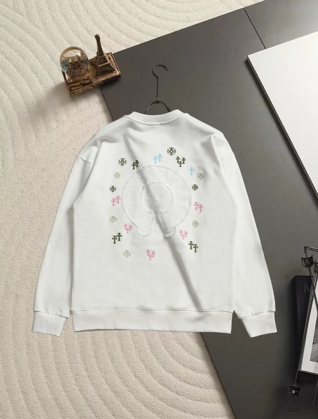 Embroidered Cross Acid-Wash Sweatshirt D19021496 — view 3