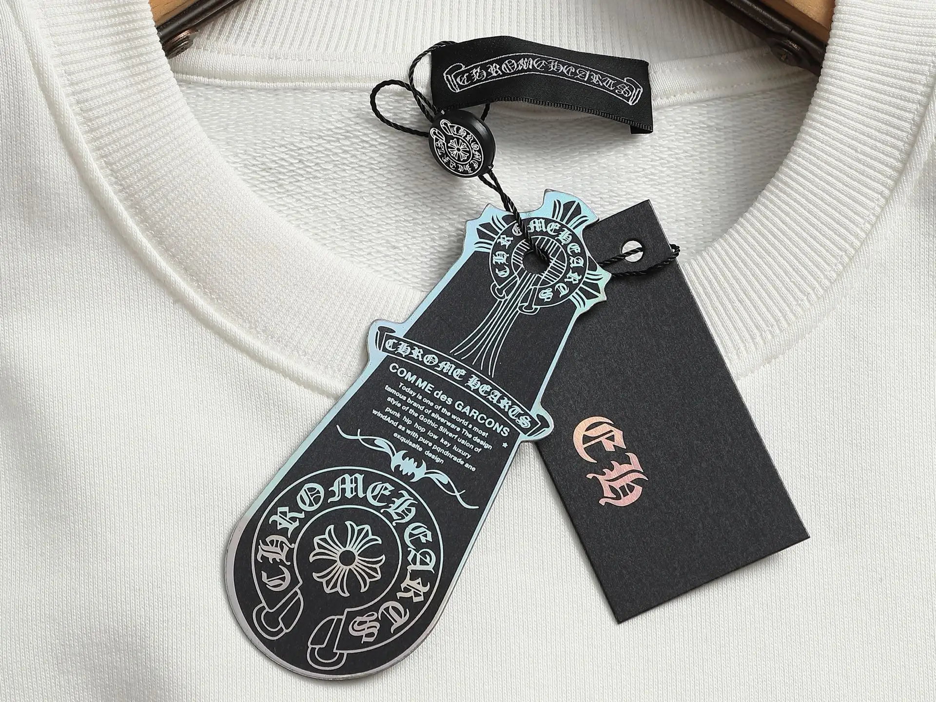 Embroidered Cross Acid-Wash Sweatshirt D19021496 — view 5