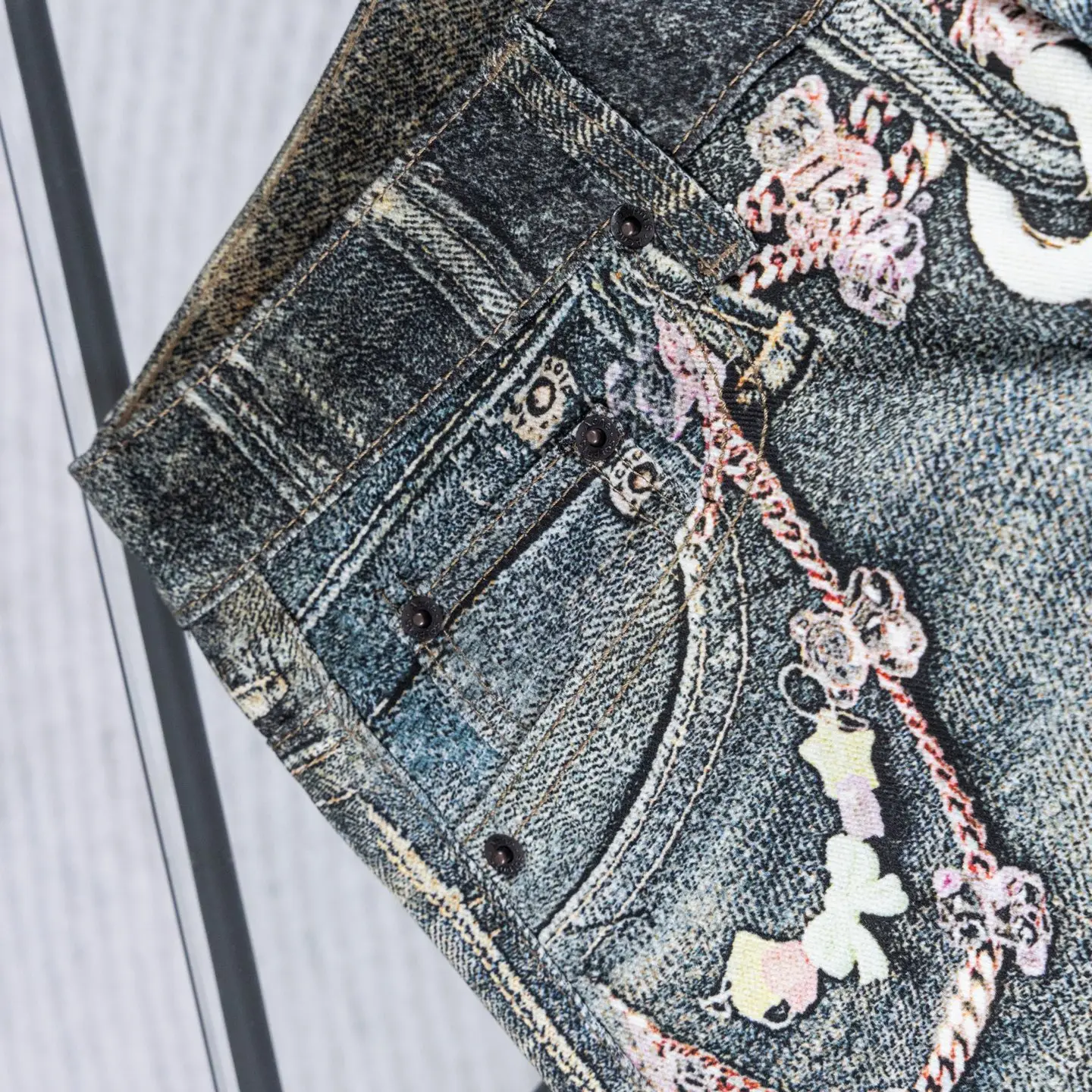 Trompe L'oeil Chain Print Wide-Leg Jeans D19023900 — view 5