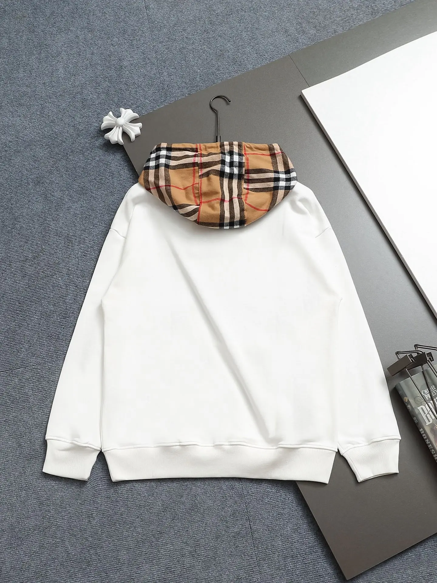 Check-Lined Hooded Sweatshirt D19023280 — view 2