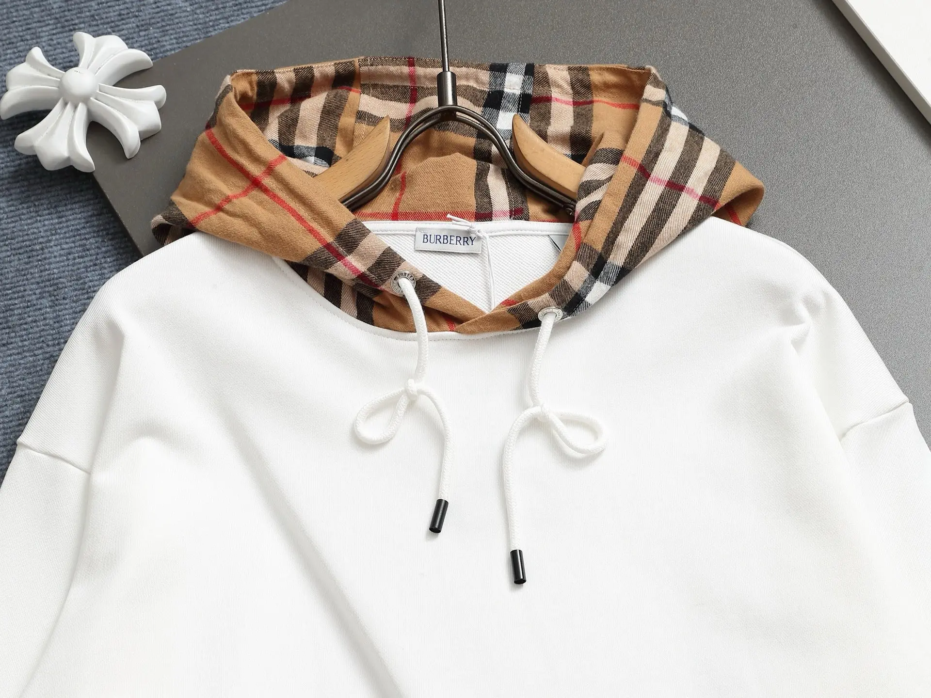 Check-Lined Hooded Sweatshirt D19023280 — view 3